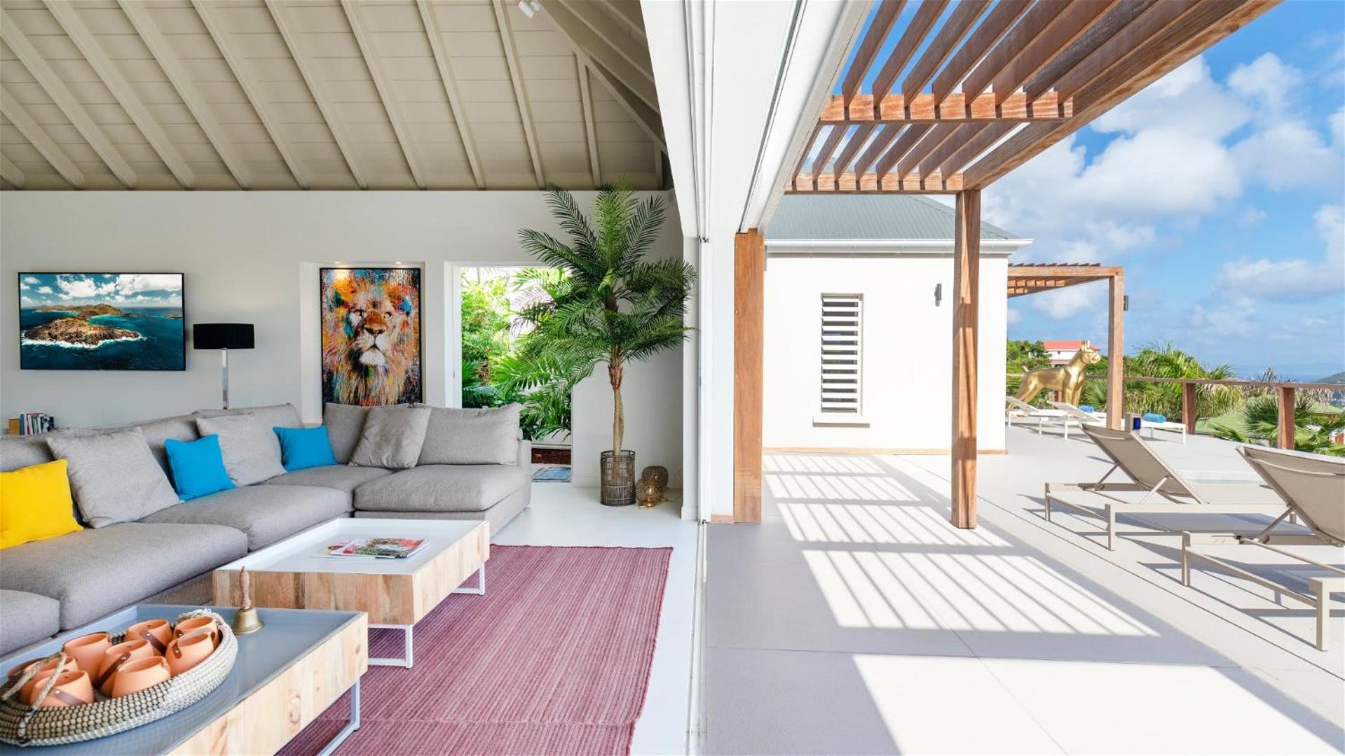 Villa with Light and Soothing Atmosphere