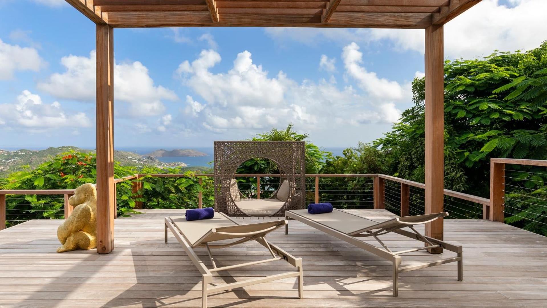 Villa with Light and Soothing Atmosphere