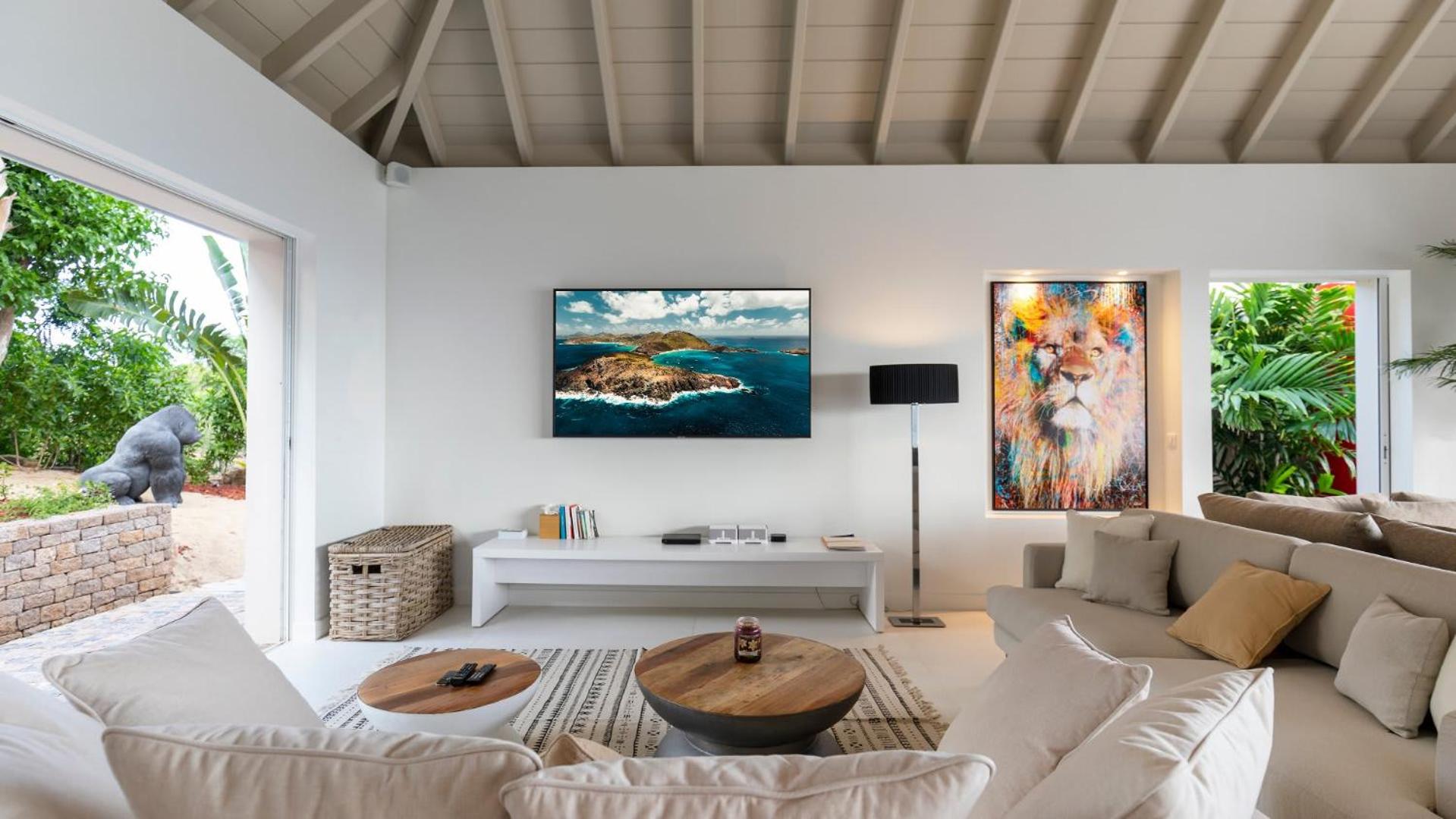 Villa with Light and Soothing Atmosphere