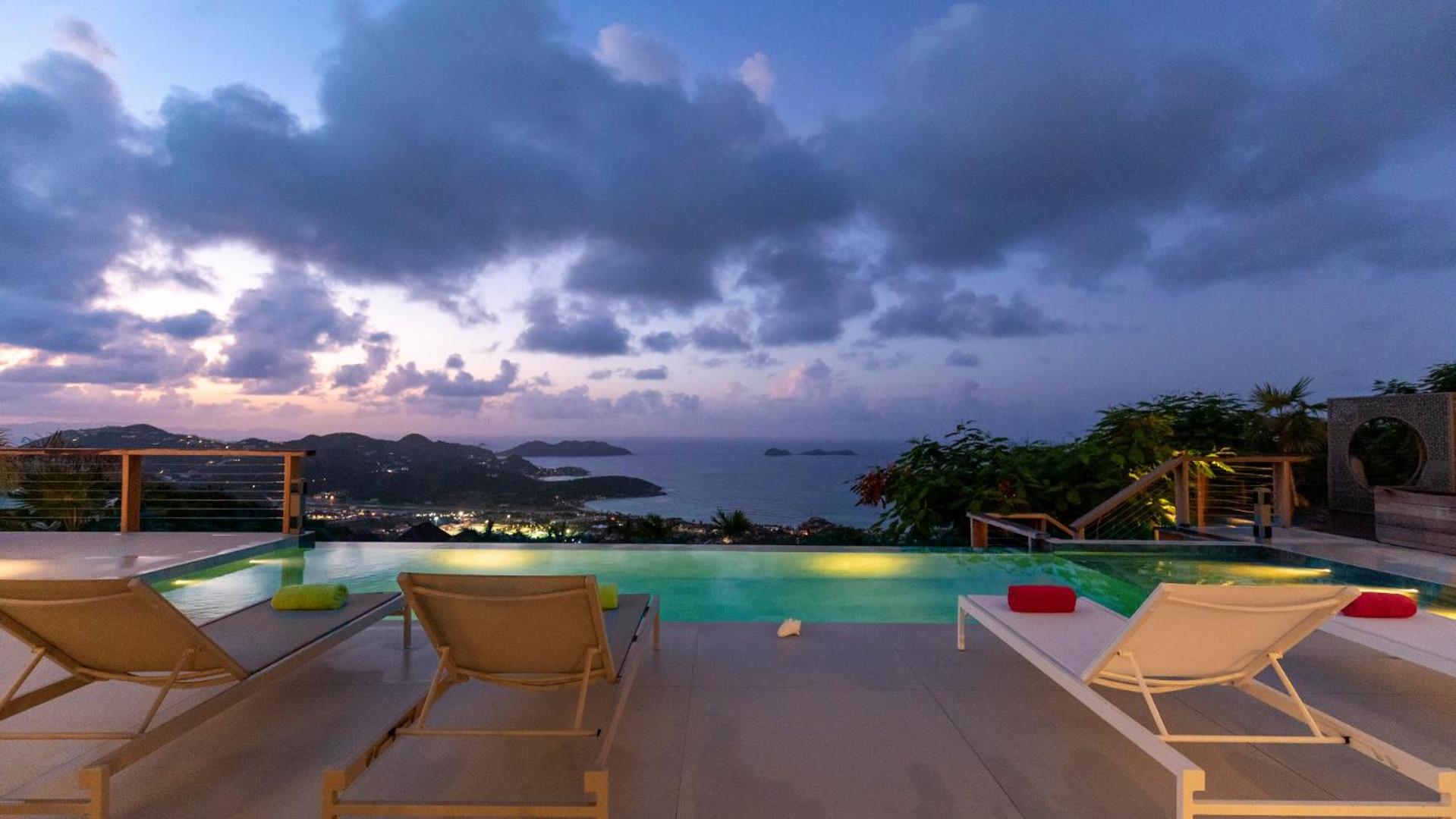 Villa with Light and Soothing Atmosphere