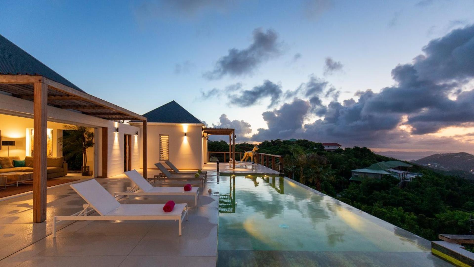 Villa with Light and Soothing Atmosphere