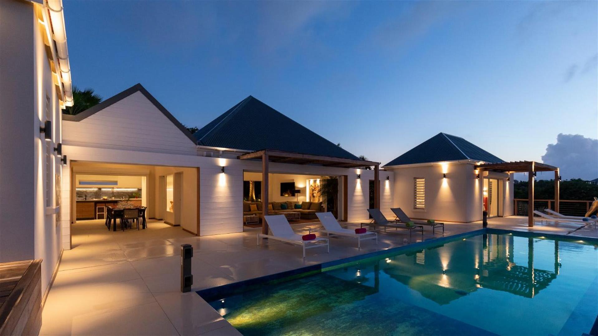 Villa with Light and Soothing Atmosphere