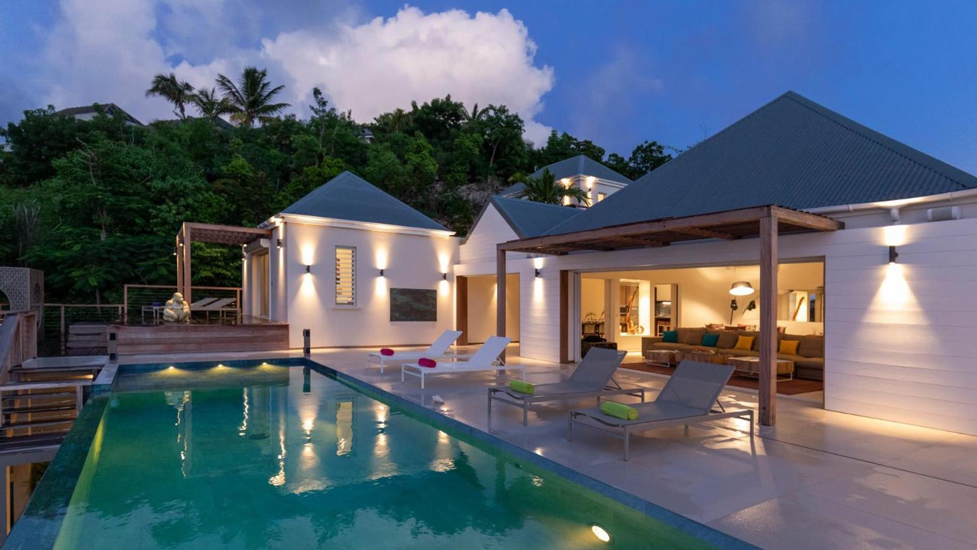 Villa with Light and Soothing Atmosphere