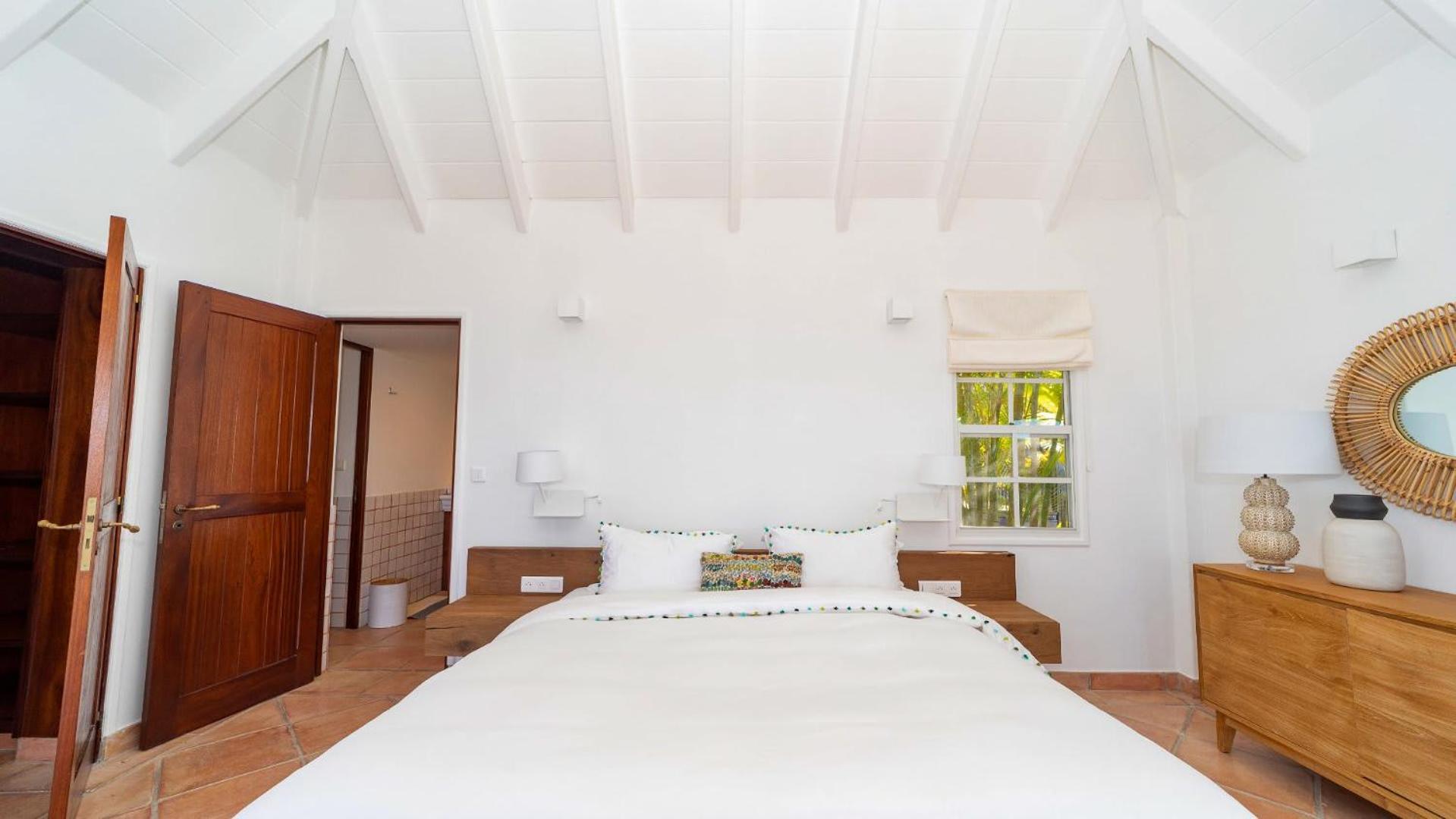 Ideally Located Gorgeous Villa