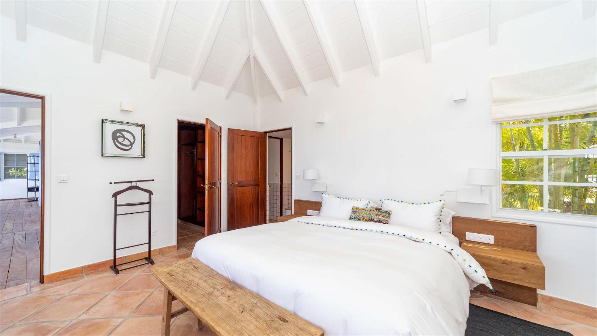 Ideally Located Gorgeous Villa