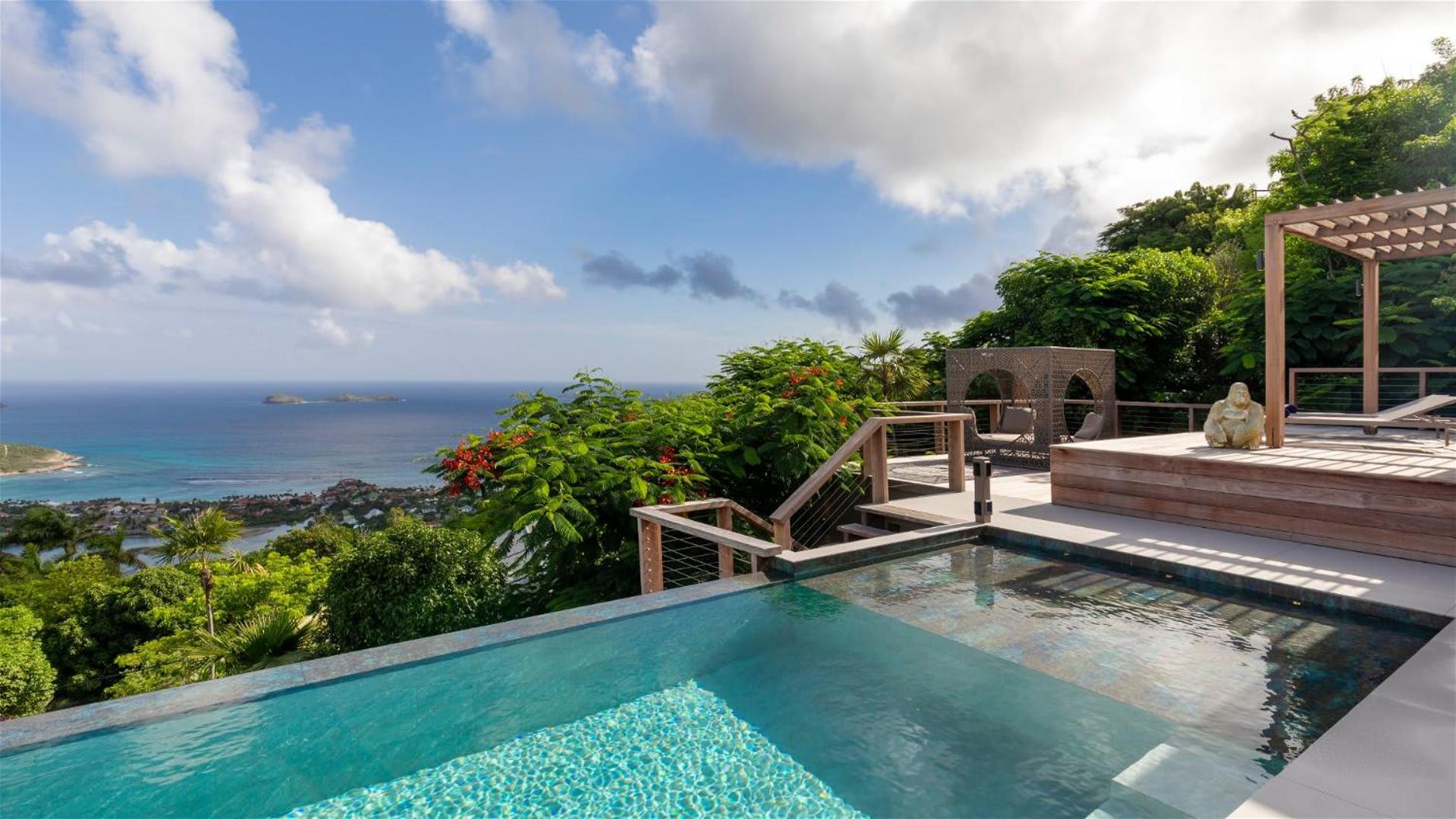 Villa with Light and Soothing Atmosphere