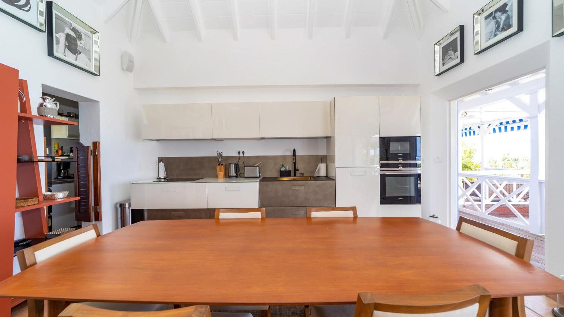 Ideally Located Gorgeous Villa