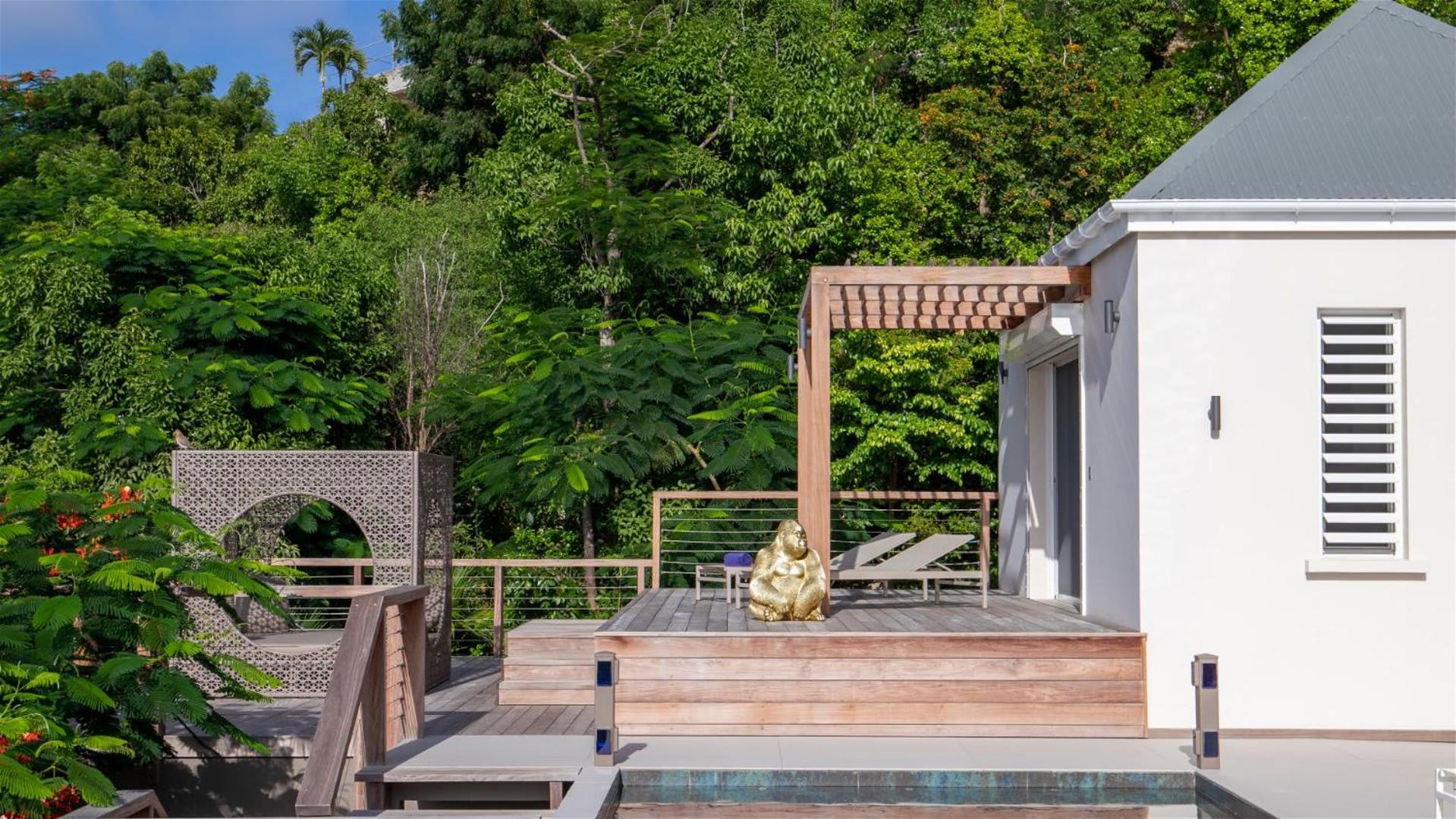 Villa with Light and Soothing Atmosphere
