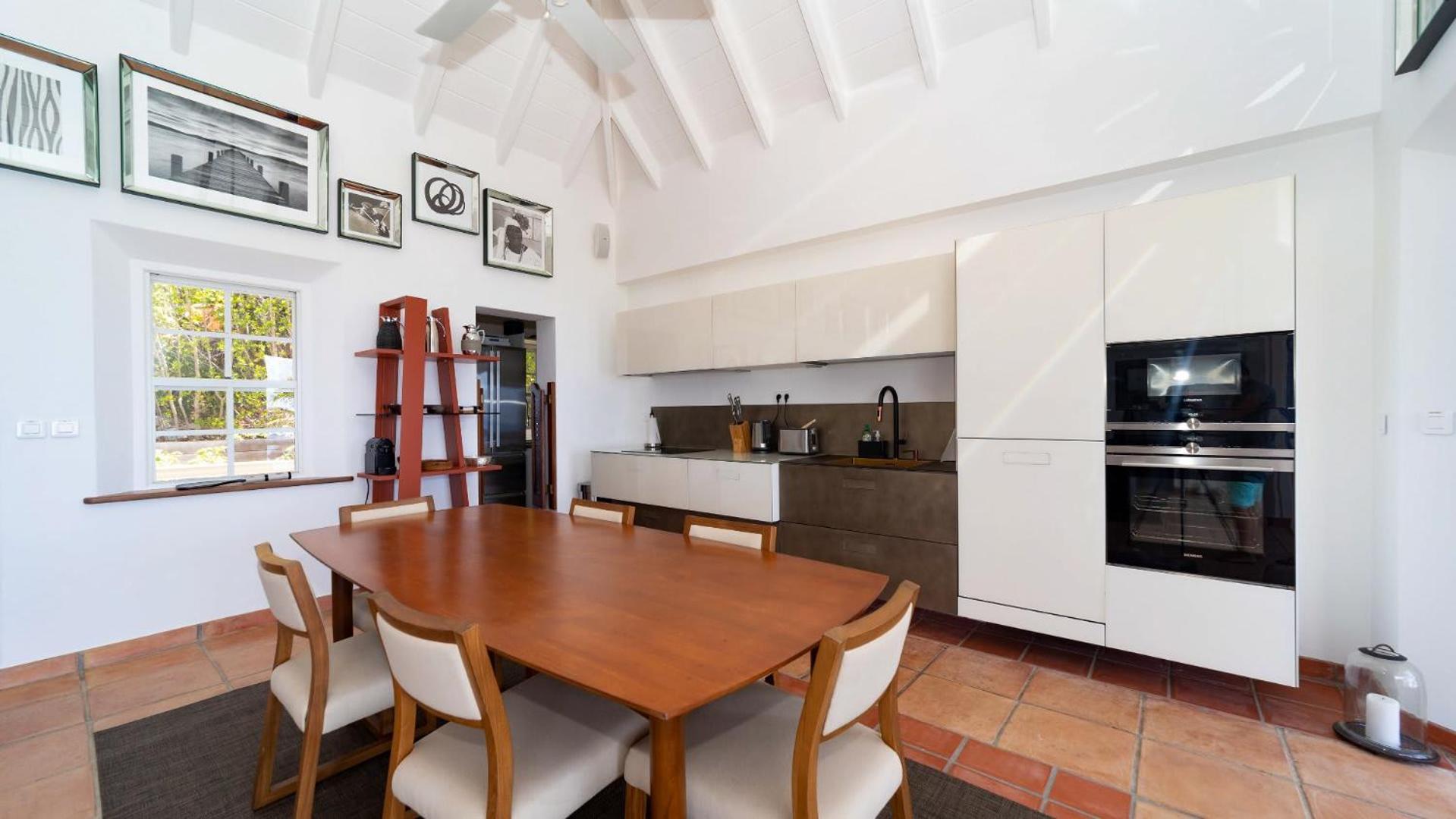 Ideally Located Gorgeous Villa