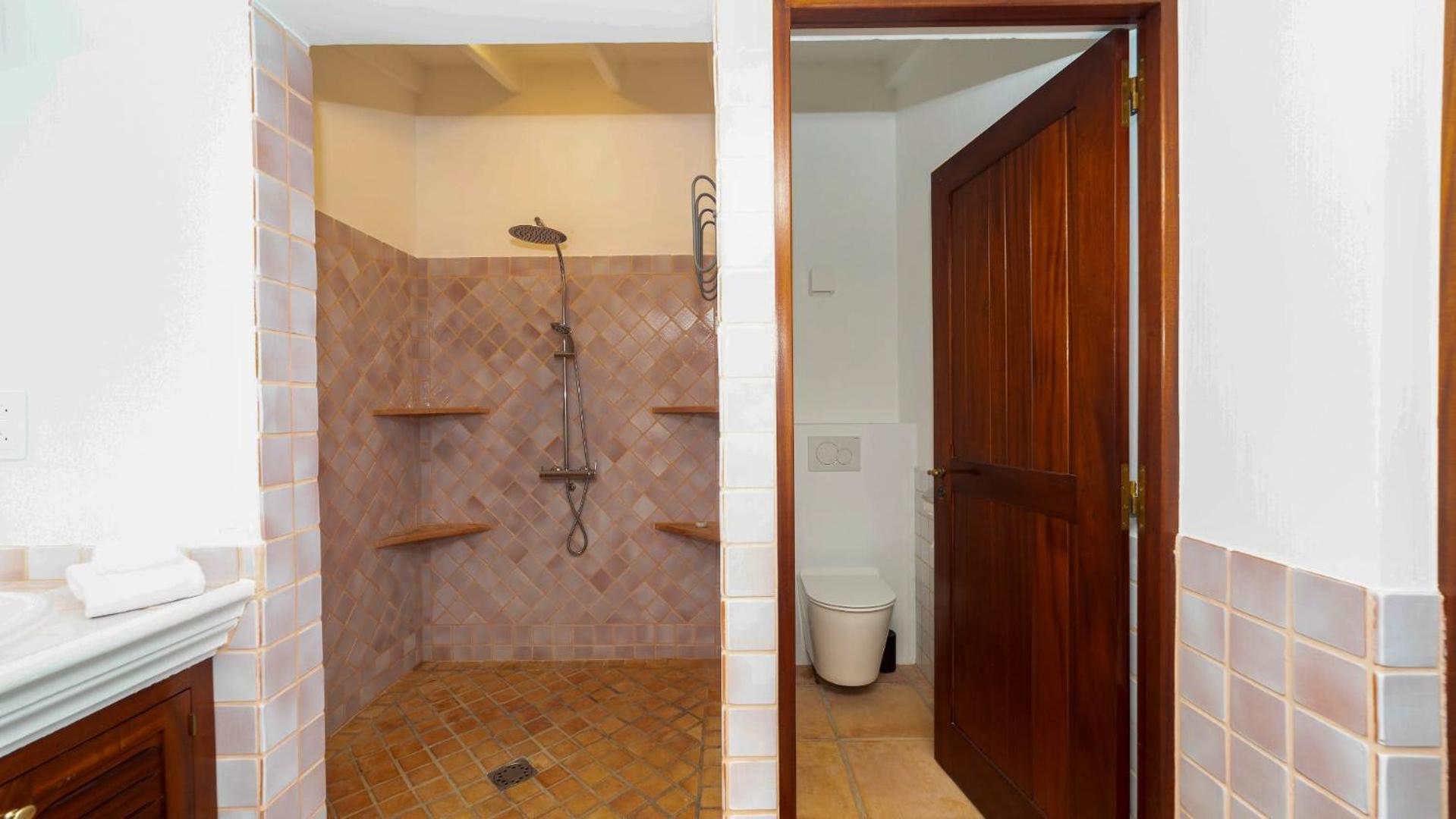 Ideally Located Gorgeous Villa