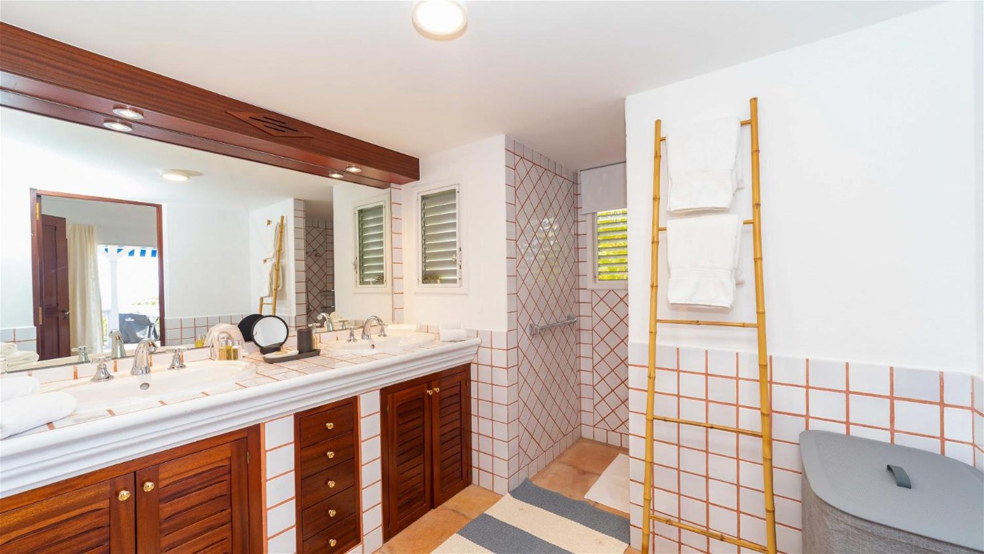 Ideally Located Gorgeous Villa