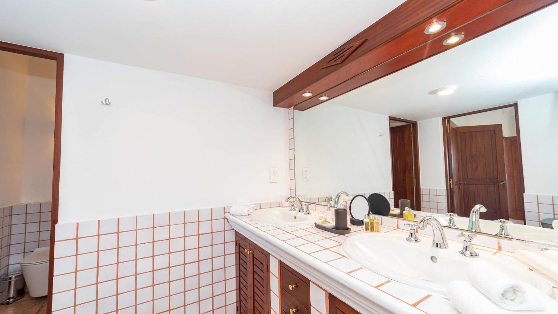Ideally Located Gorgeous Villa