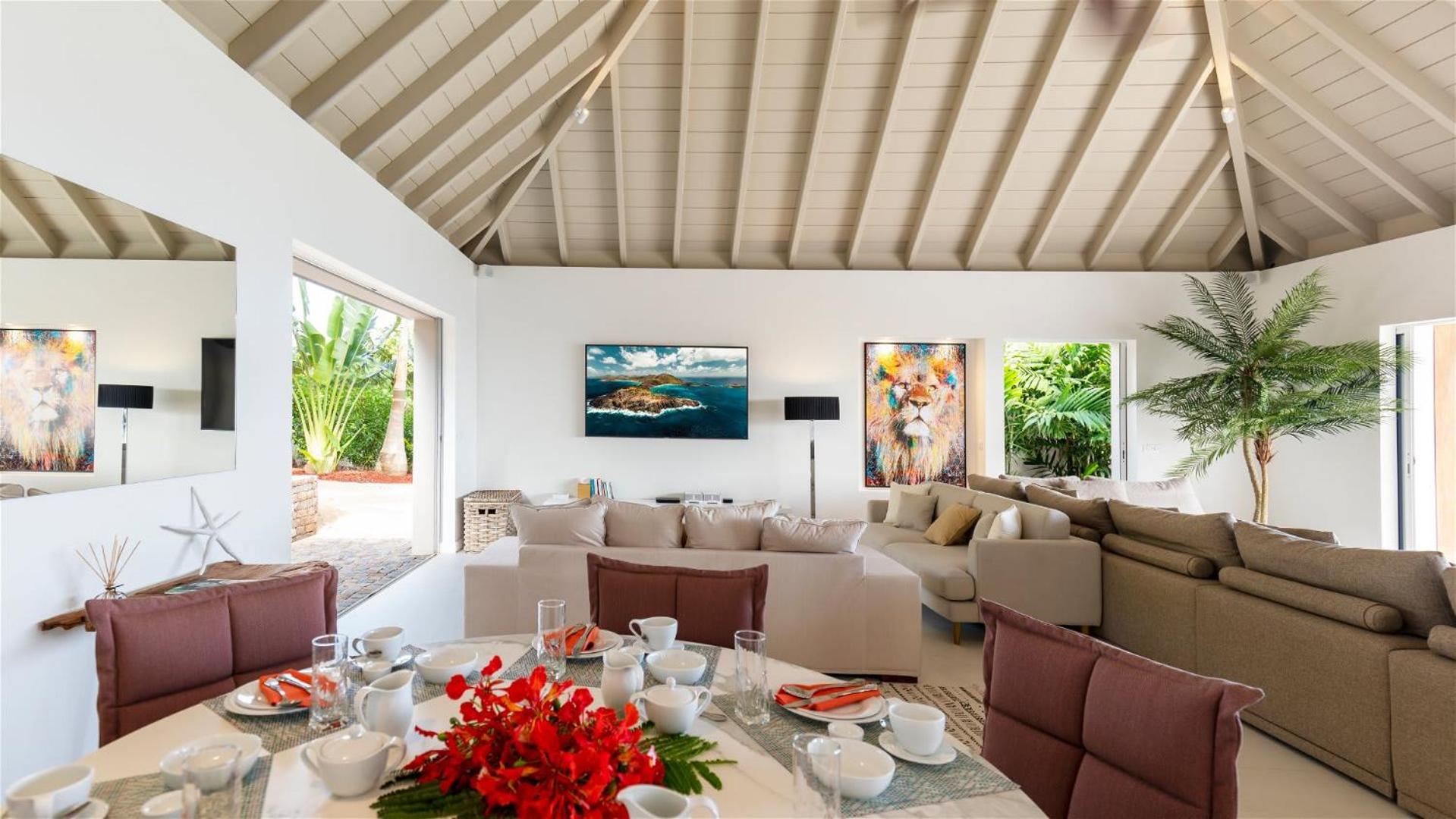 Villa with Light and Soothing Atmosphere
