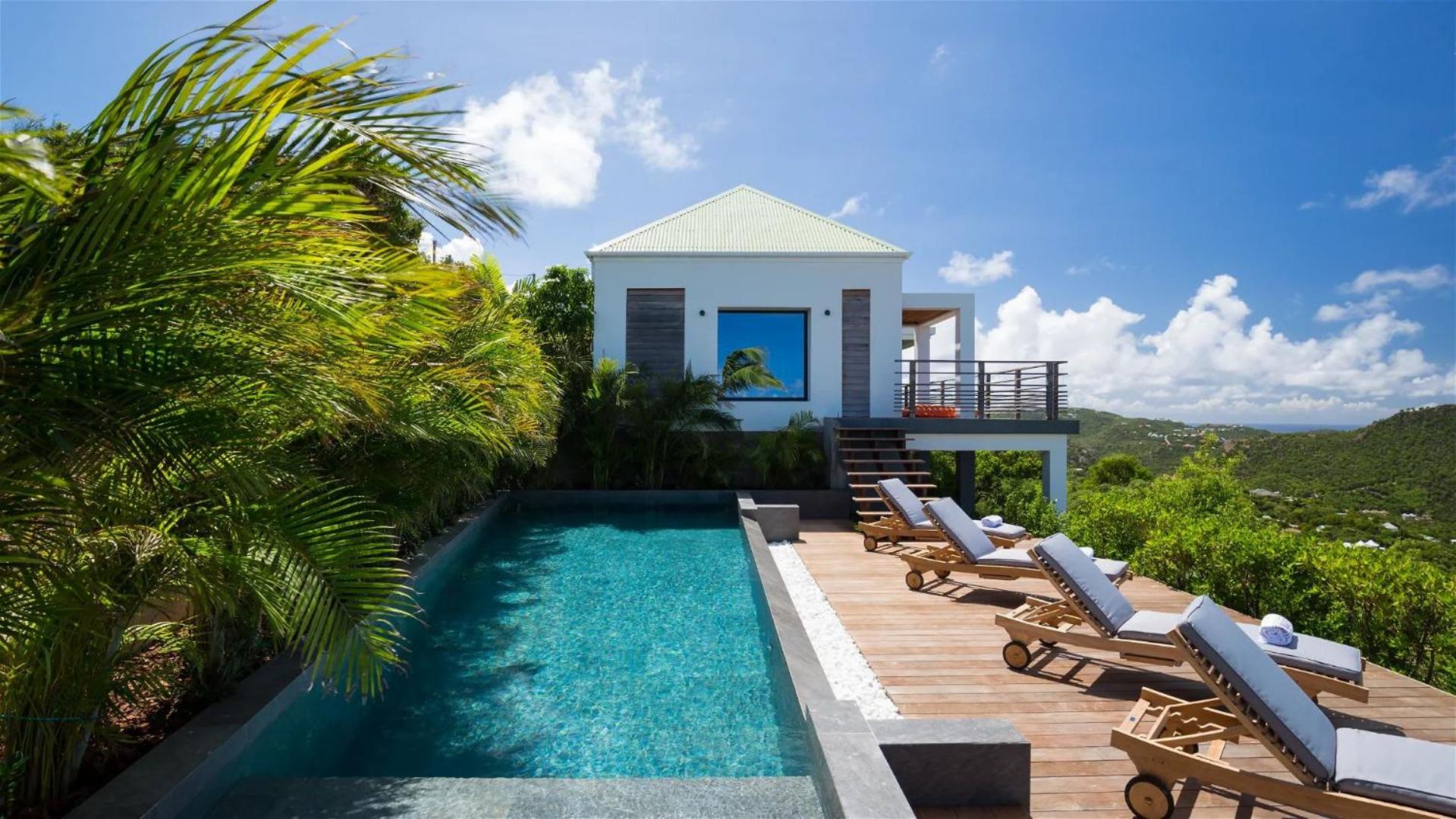 Luxurious 3-Bed Villa with Pool in Tranquil Vitet