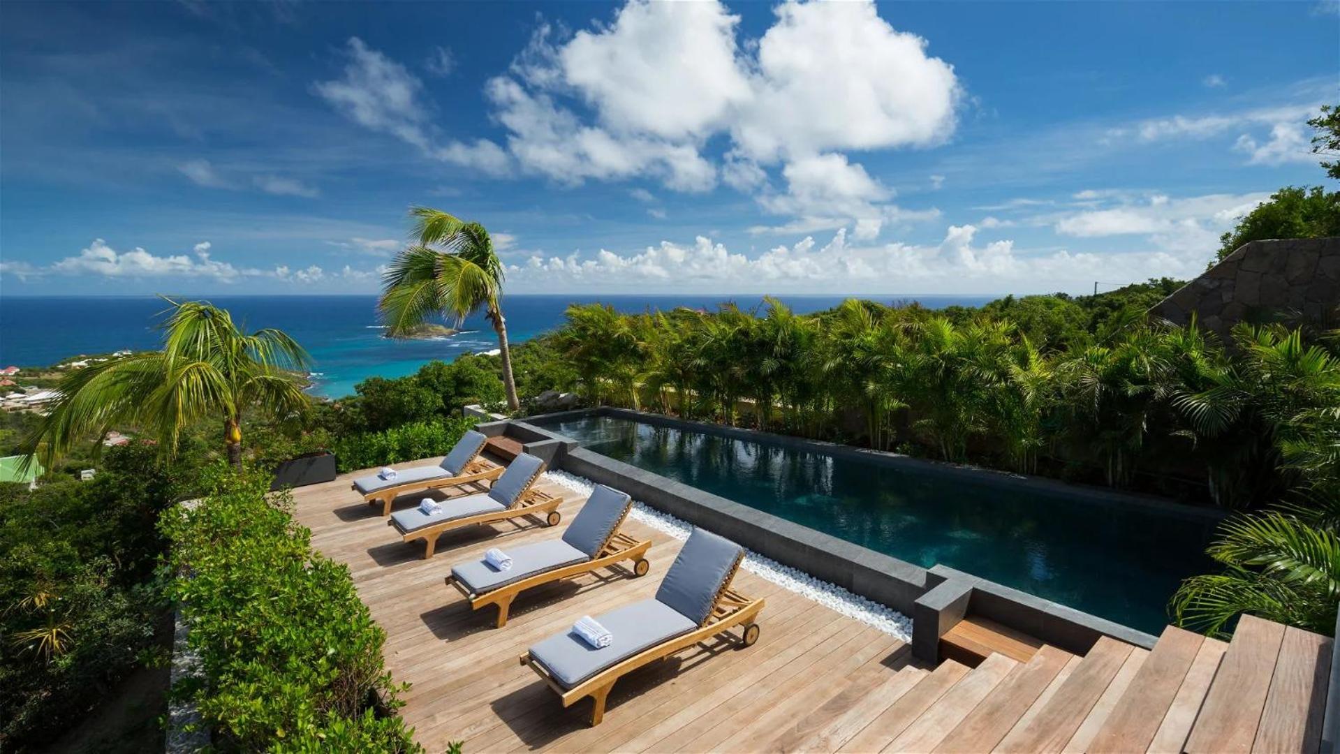 Luxurious 3-Bed Villa with Pool in Tranquil Vitet