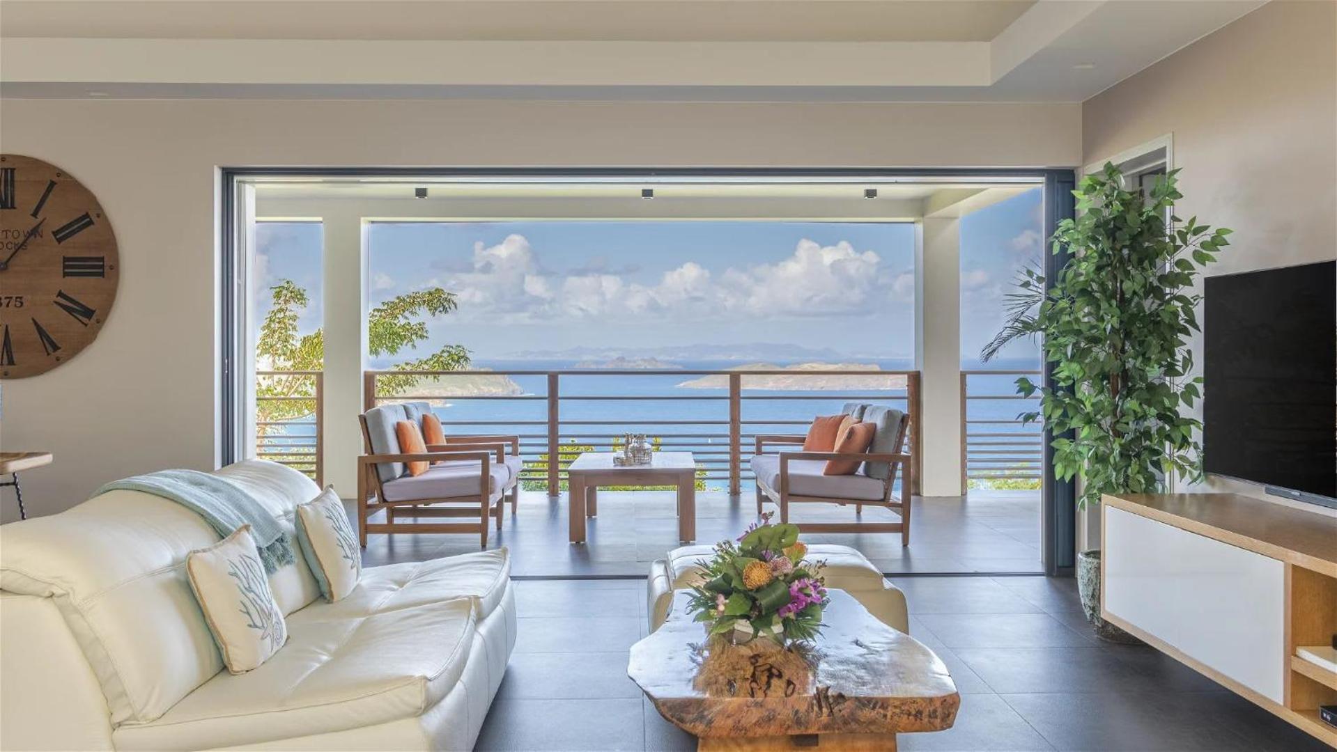 Luxurious 3-Bed Villa with Pool in Tranquil Vitet
