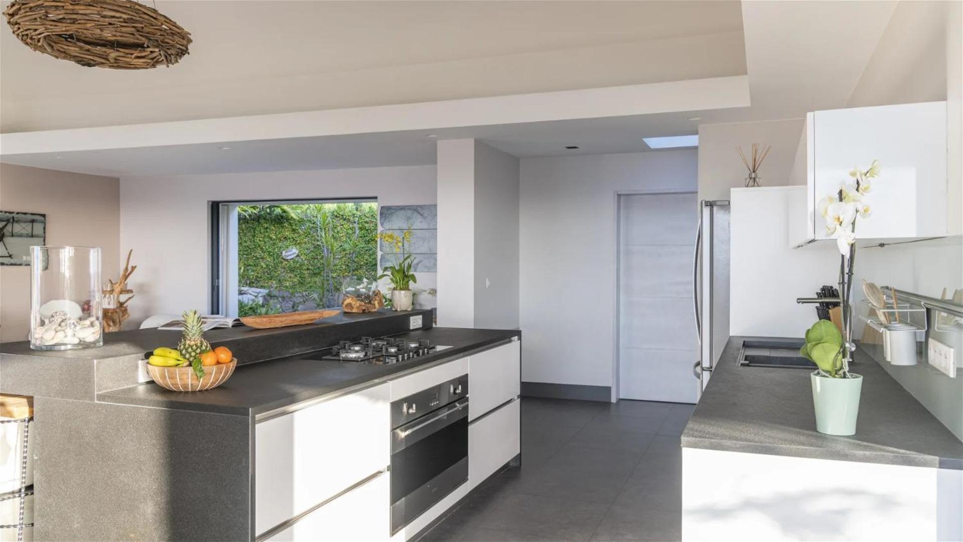 Luxurious 3-Bed Villa with Pool in Tranquil Vitet