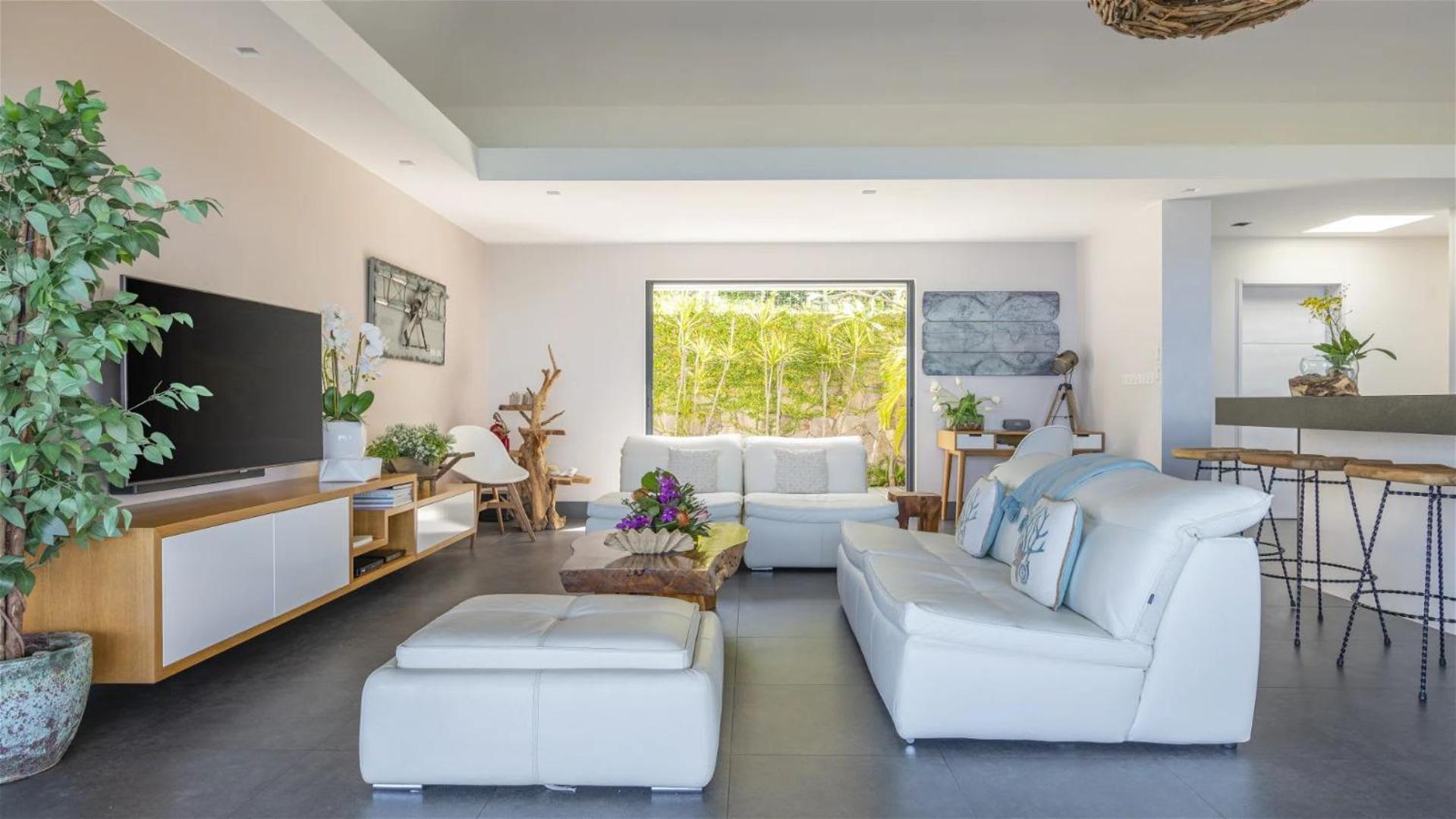 Luxurious 3-Bed Villa with Pool in Tranquil Vitet