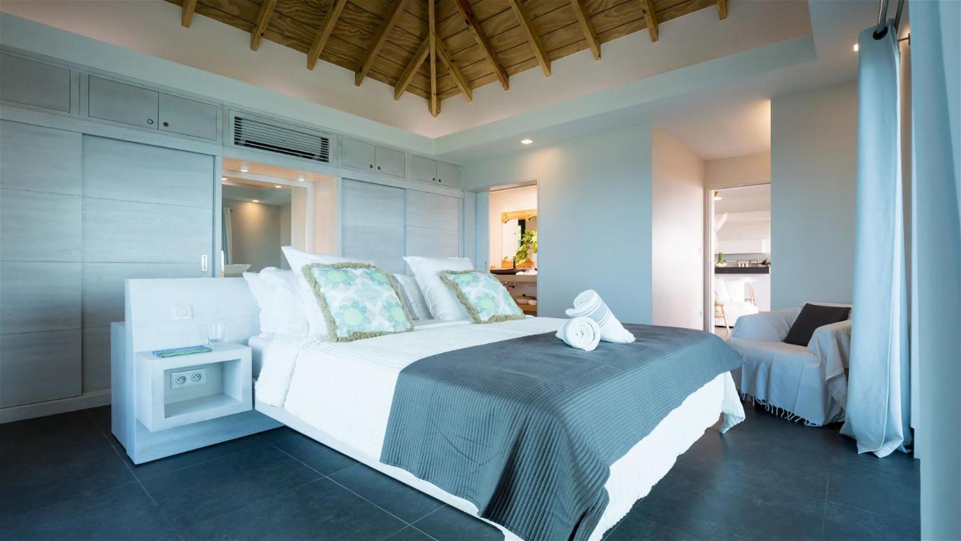 Luxurious 3-Bed Villa with Pool in Tranquil Vitet
