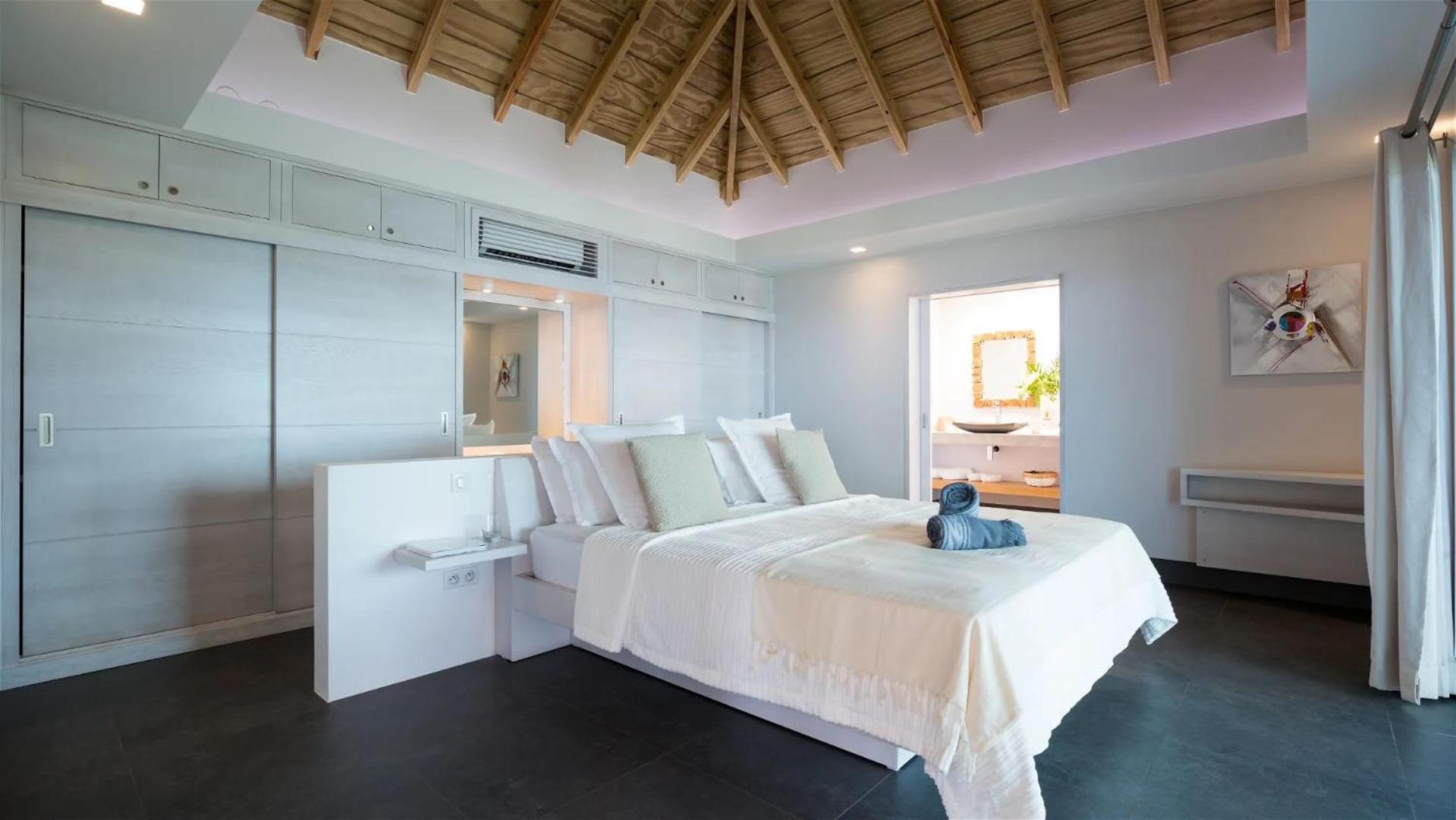 Luxurious 3-Bed Villa with Pool in Tranquil Vitet