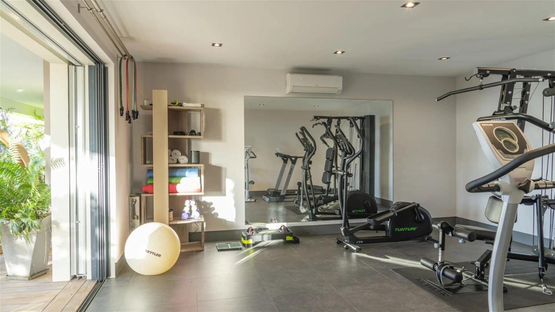Luxurious 3-Bed Villa with Pool in Tranquil Vitet