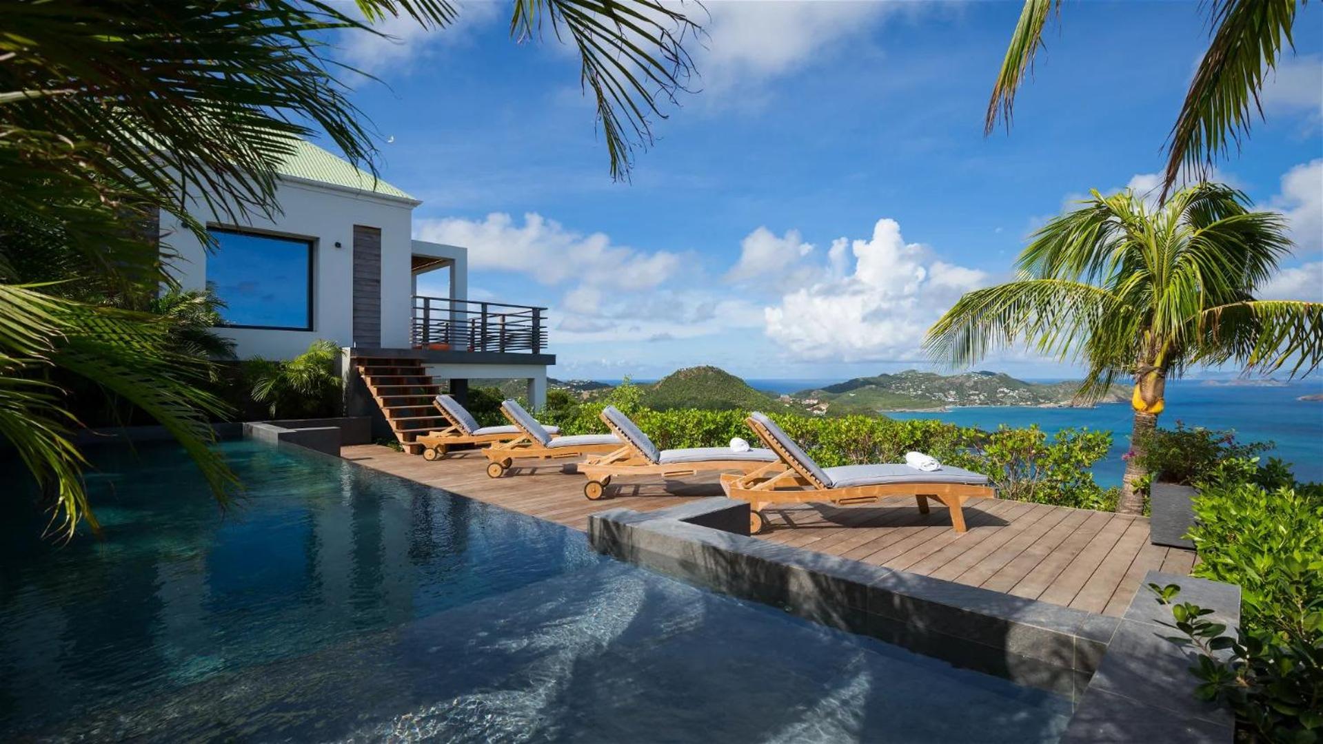 Luxurious 3-Bed Villa with Pool in Tranquil Vitet
