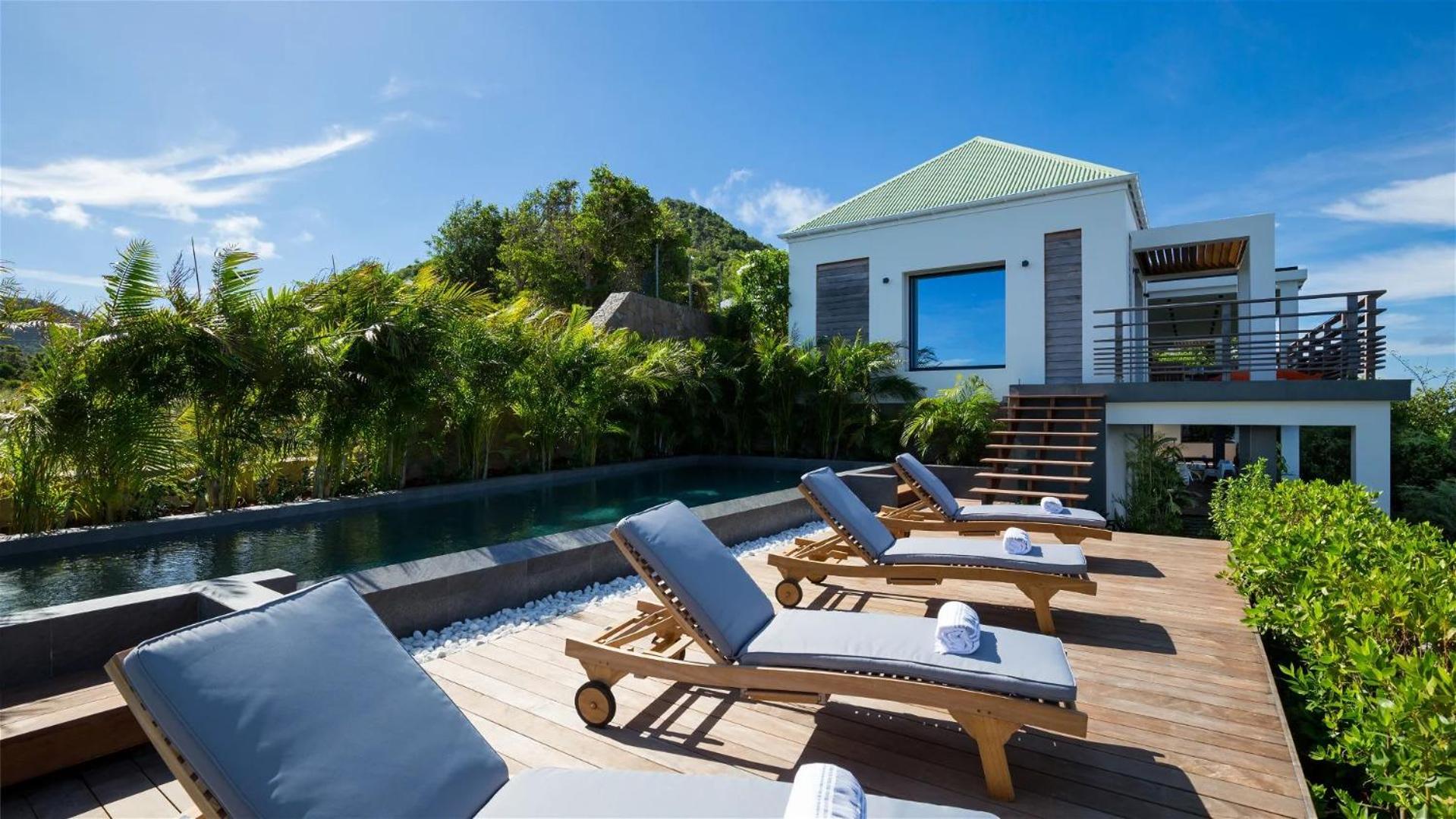 Luxurious 3-Bed Villa with Pool in Tranquil Vitet