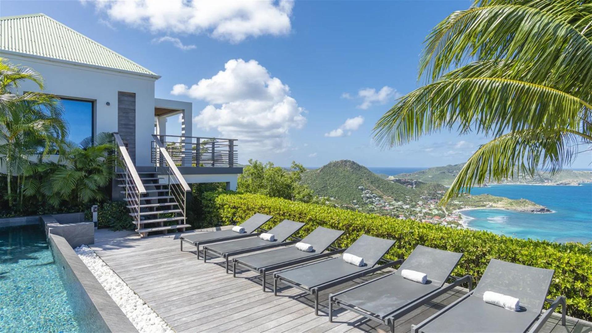 Luxurious 3-Bed Villa with Pool in Tranquil Vitet