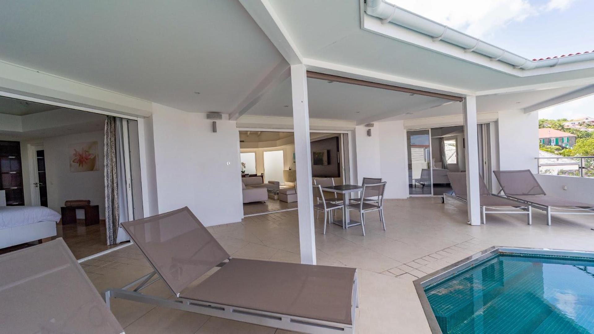 Refined Villa Few Minutes From the Beach