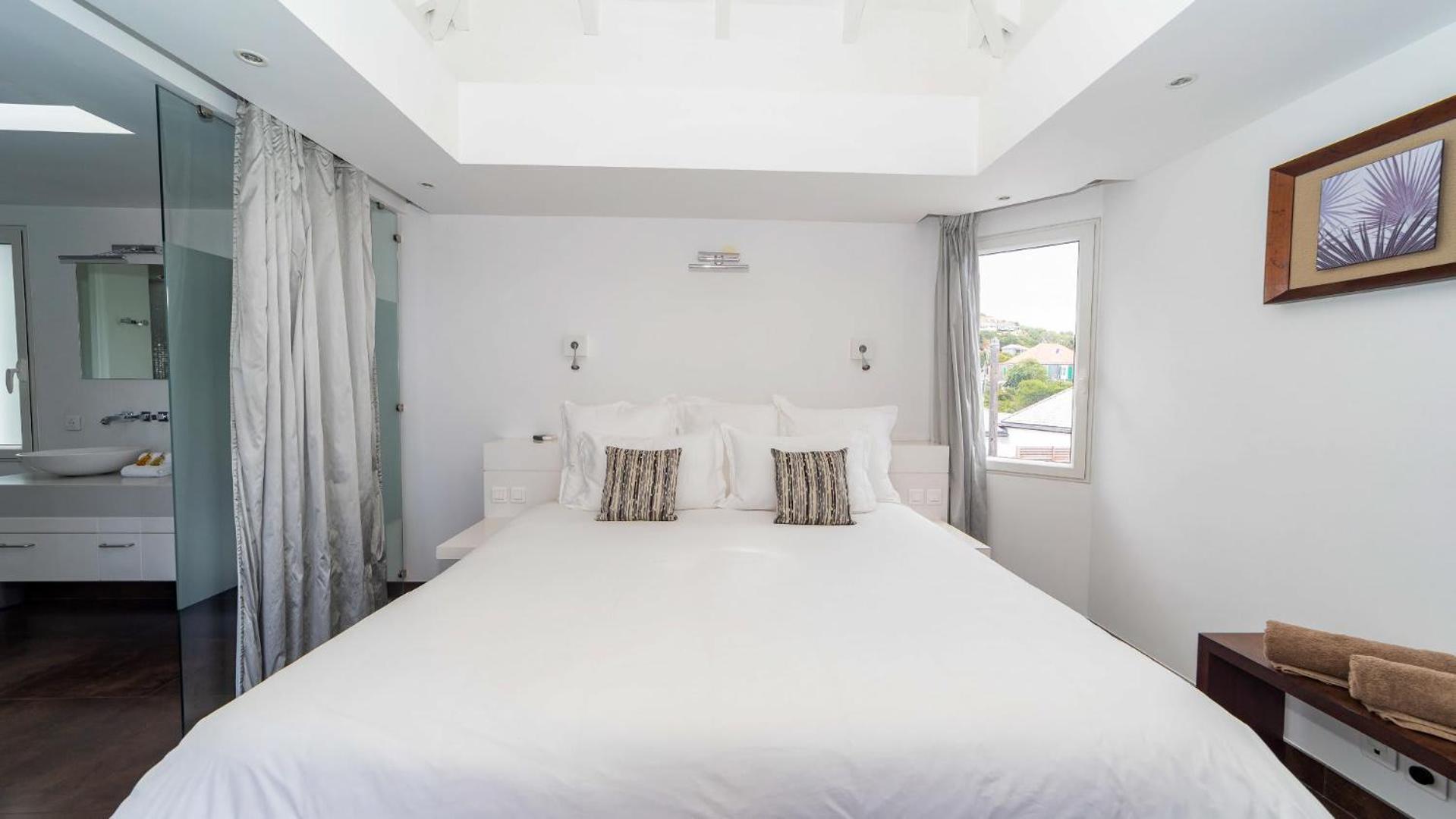 Refined Villa Few Minutes From the Beach