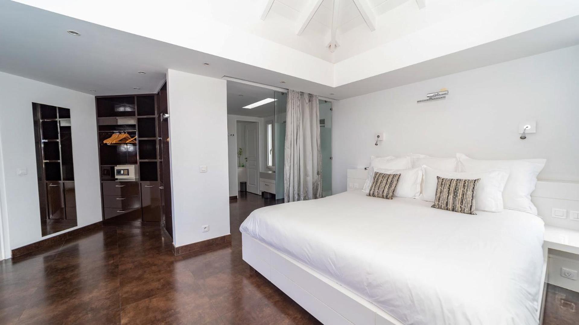 Refined Villa Few Minutes From the Beach