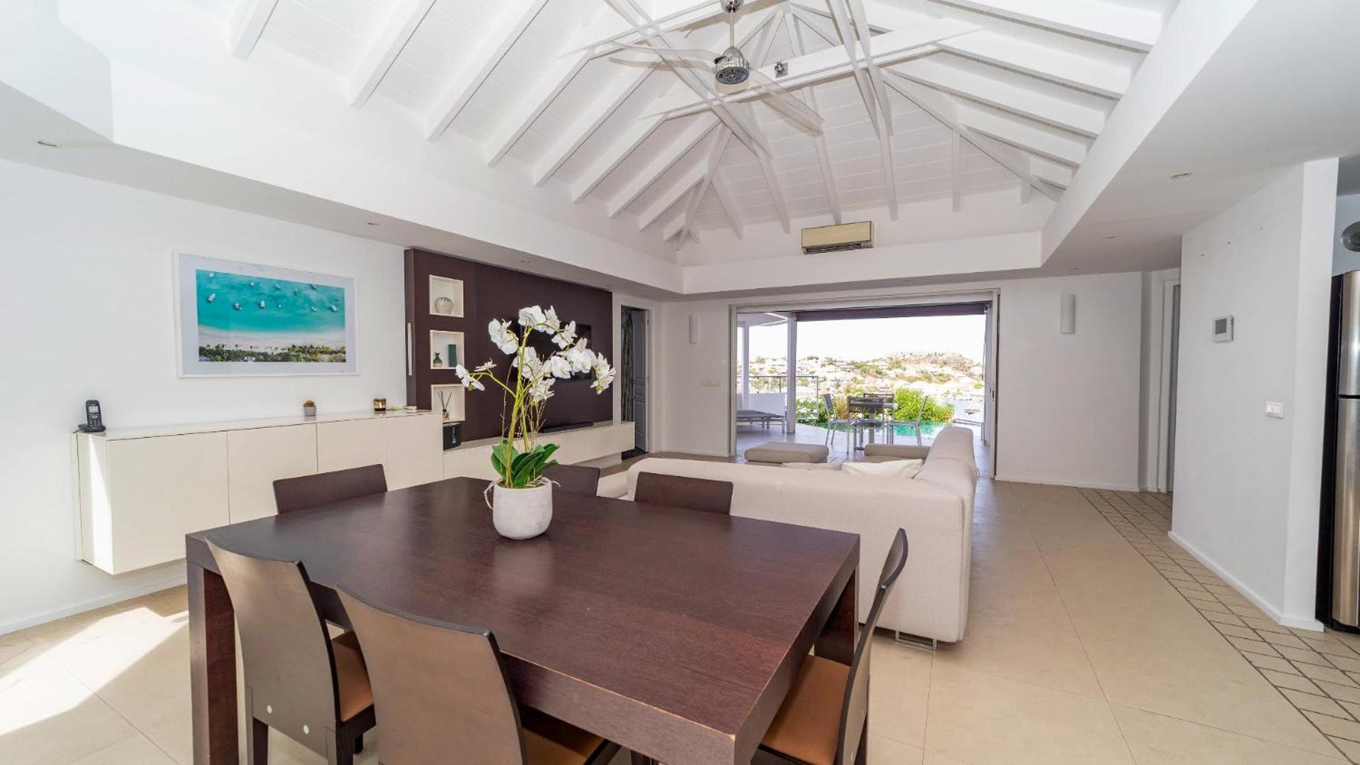 Refined Villa Few Minutes From the Beach