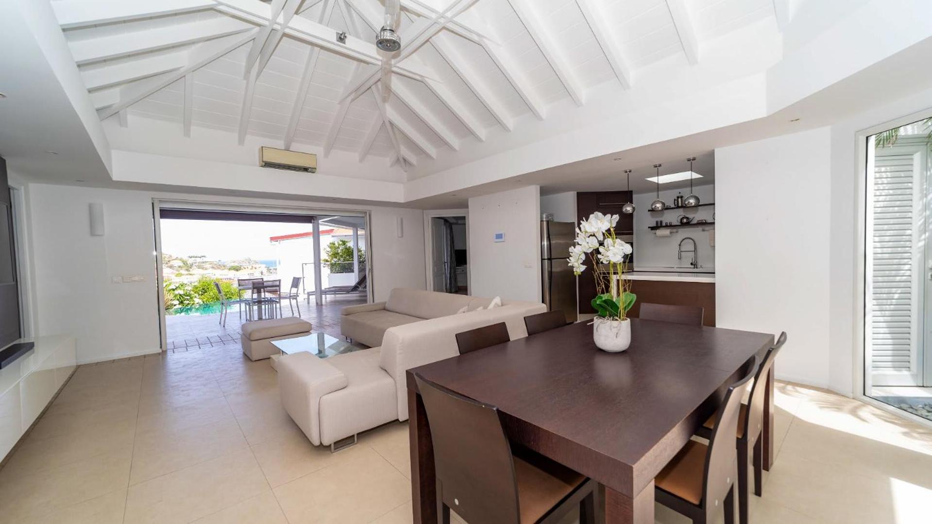 Refined Villa Few Minutes From the Beach