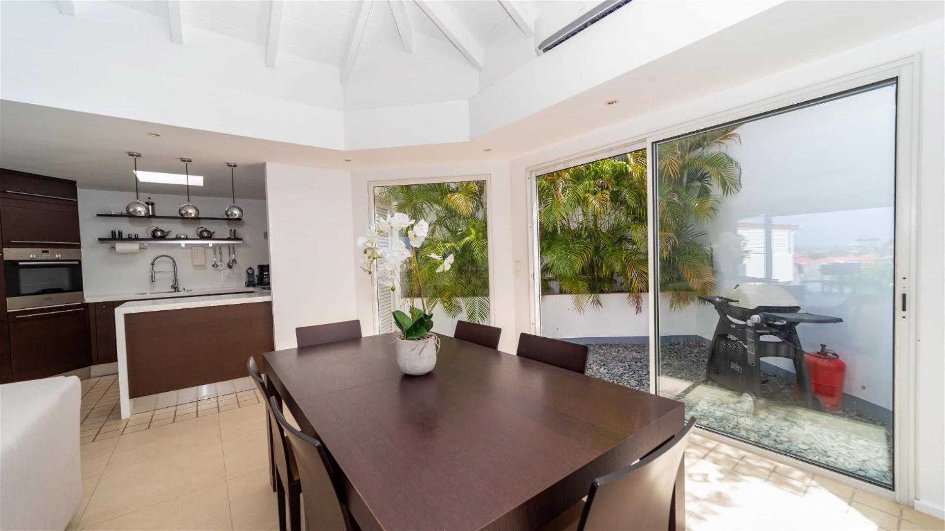 Refined Villa Few Minutes From the Beach