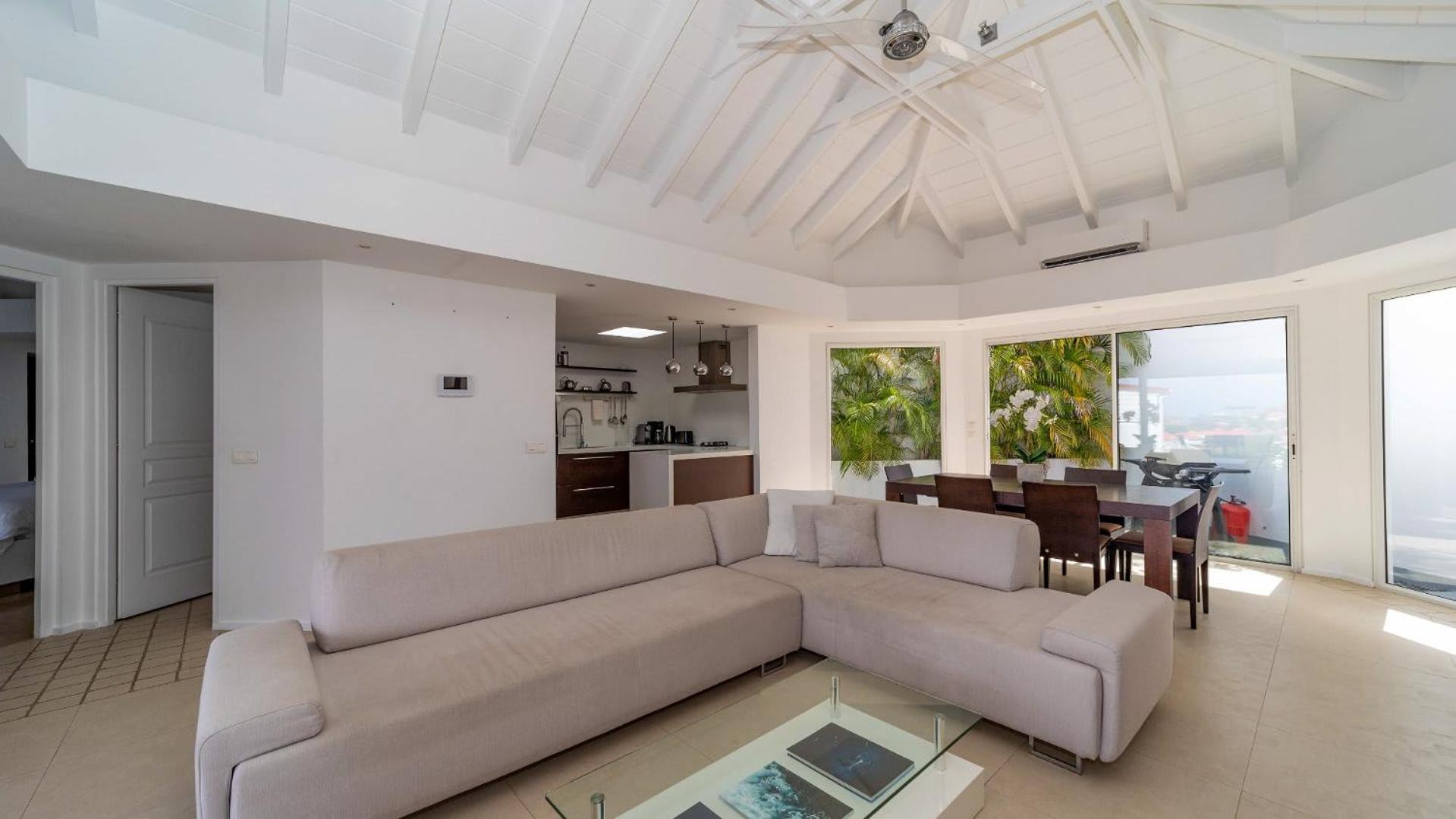 Refined Villa Few Minutes From the Beach
