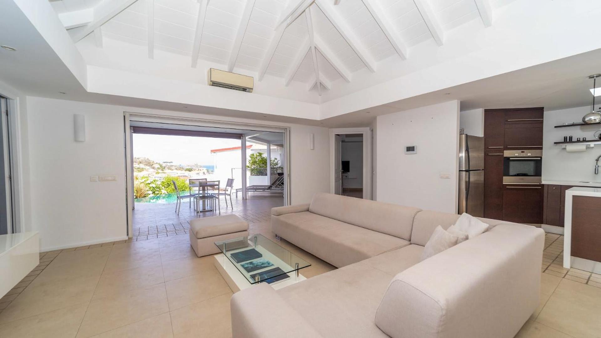 Refined Villa Few Minutes From the Beach