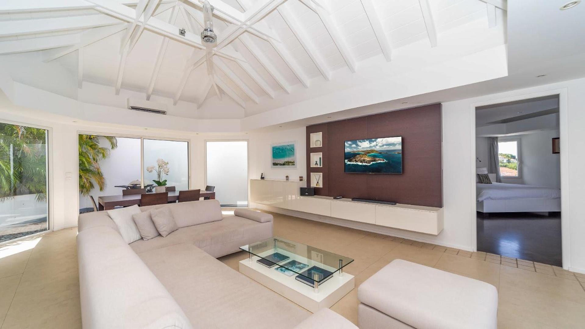Refined Villa Few Minutes From the Beach