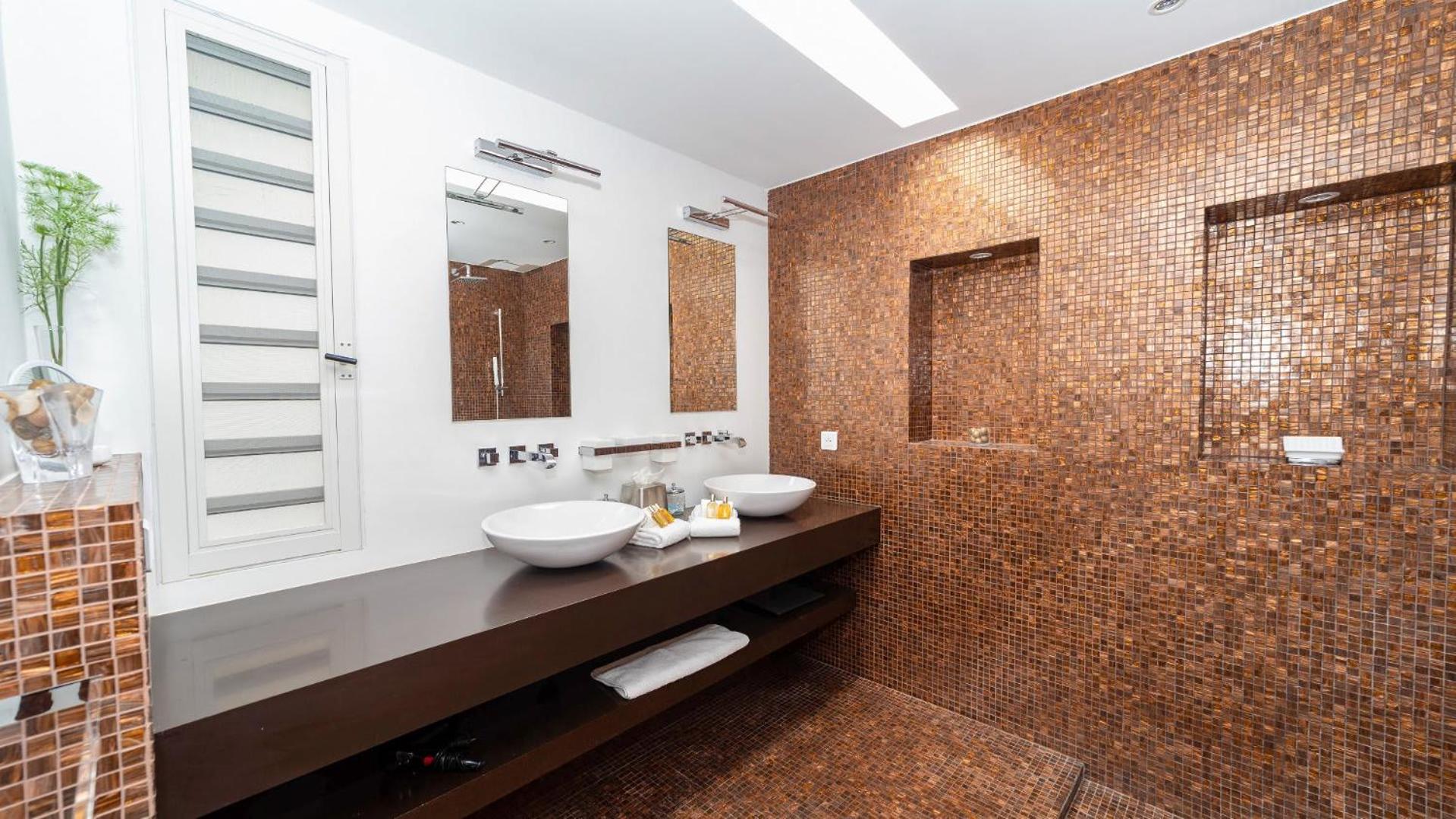 Refined Villa Few Minutes From the Beach