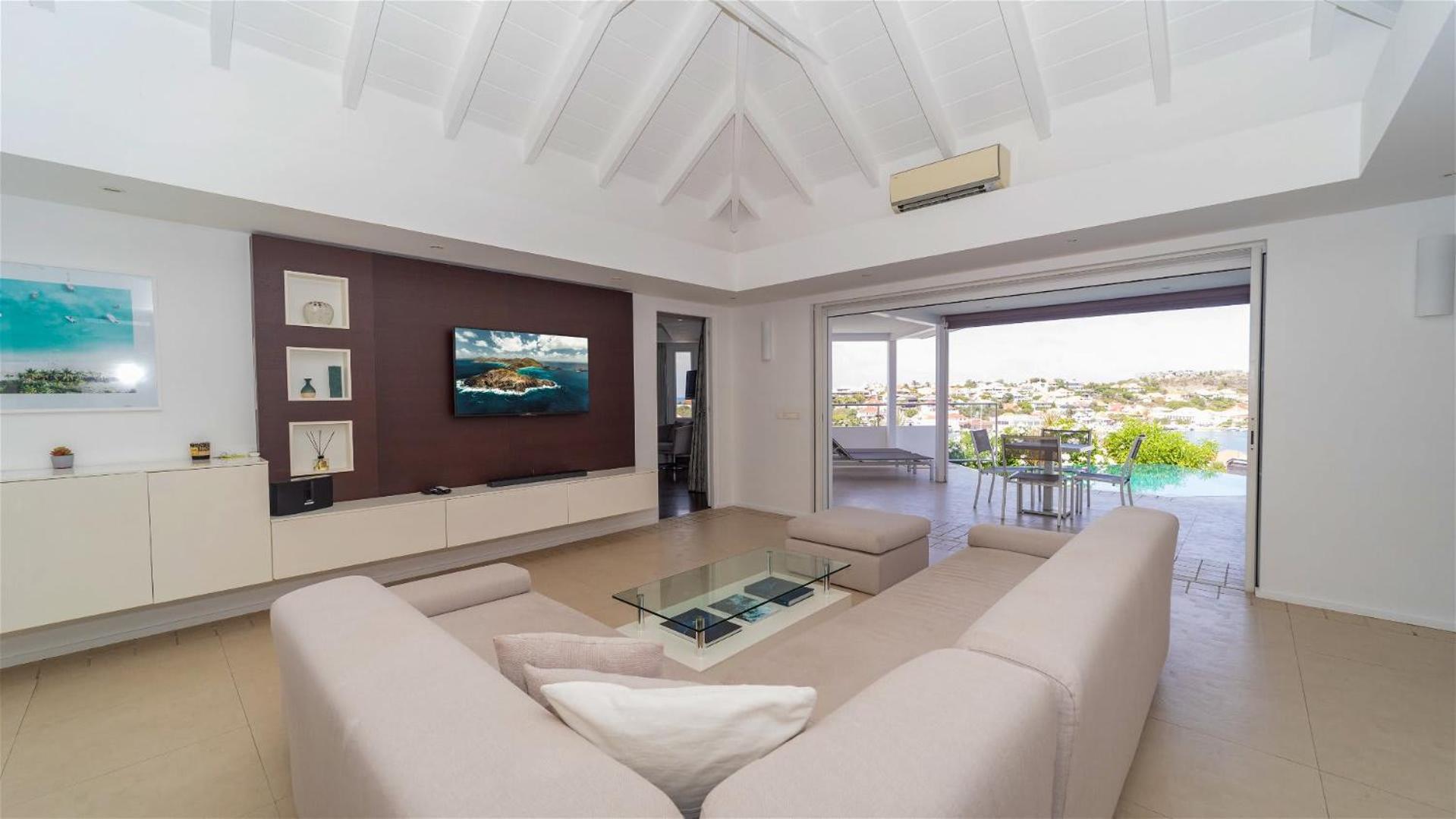 Refined Villa Few Minutes From the Beach