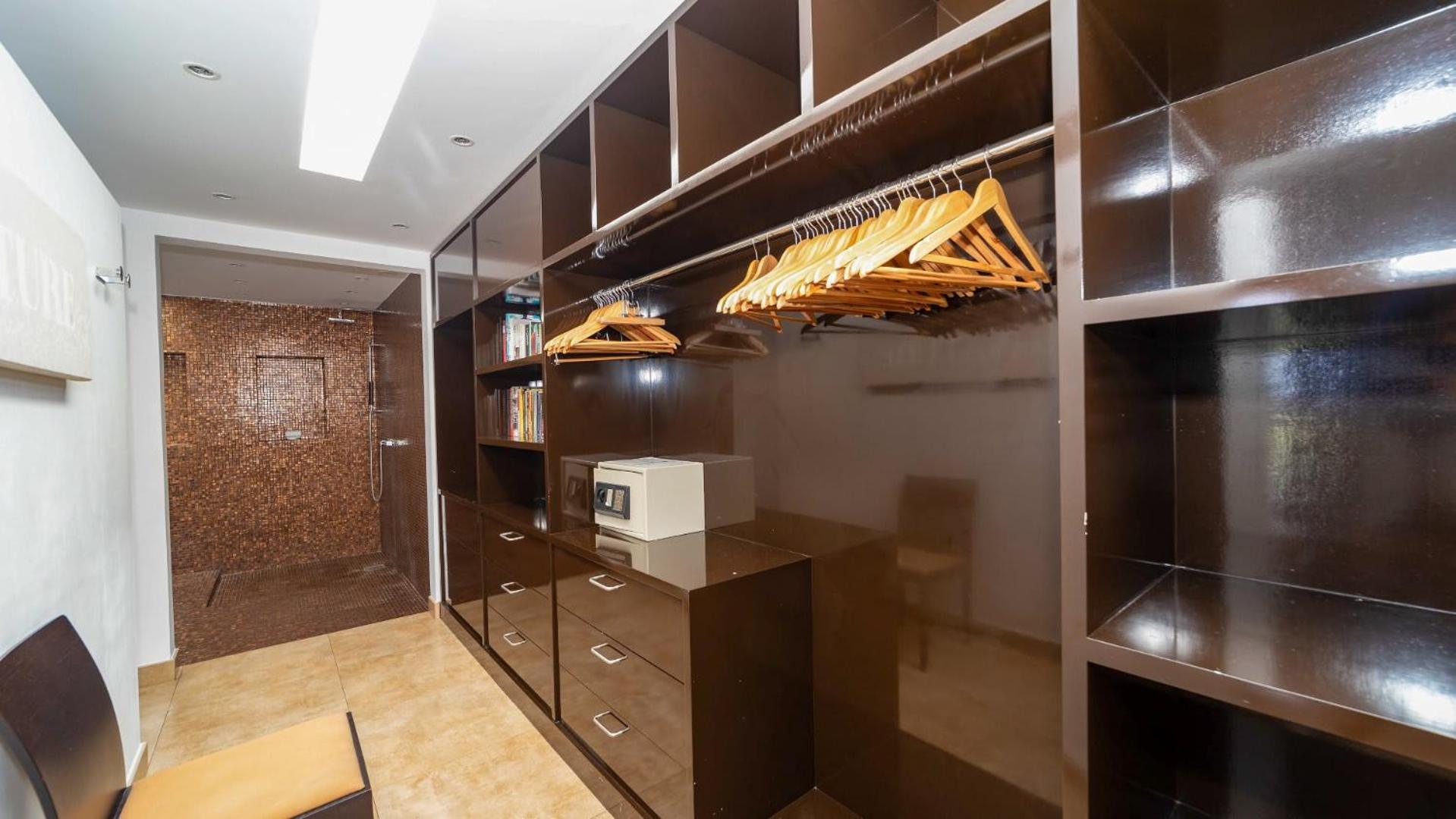 Refined Villa Few Minutes From the Beach