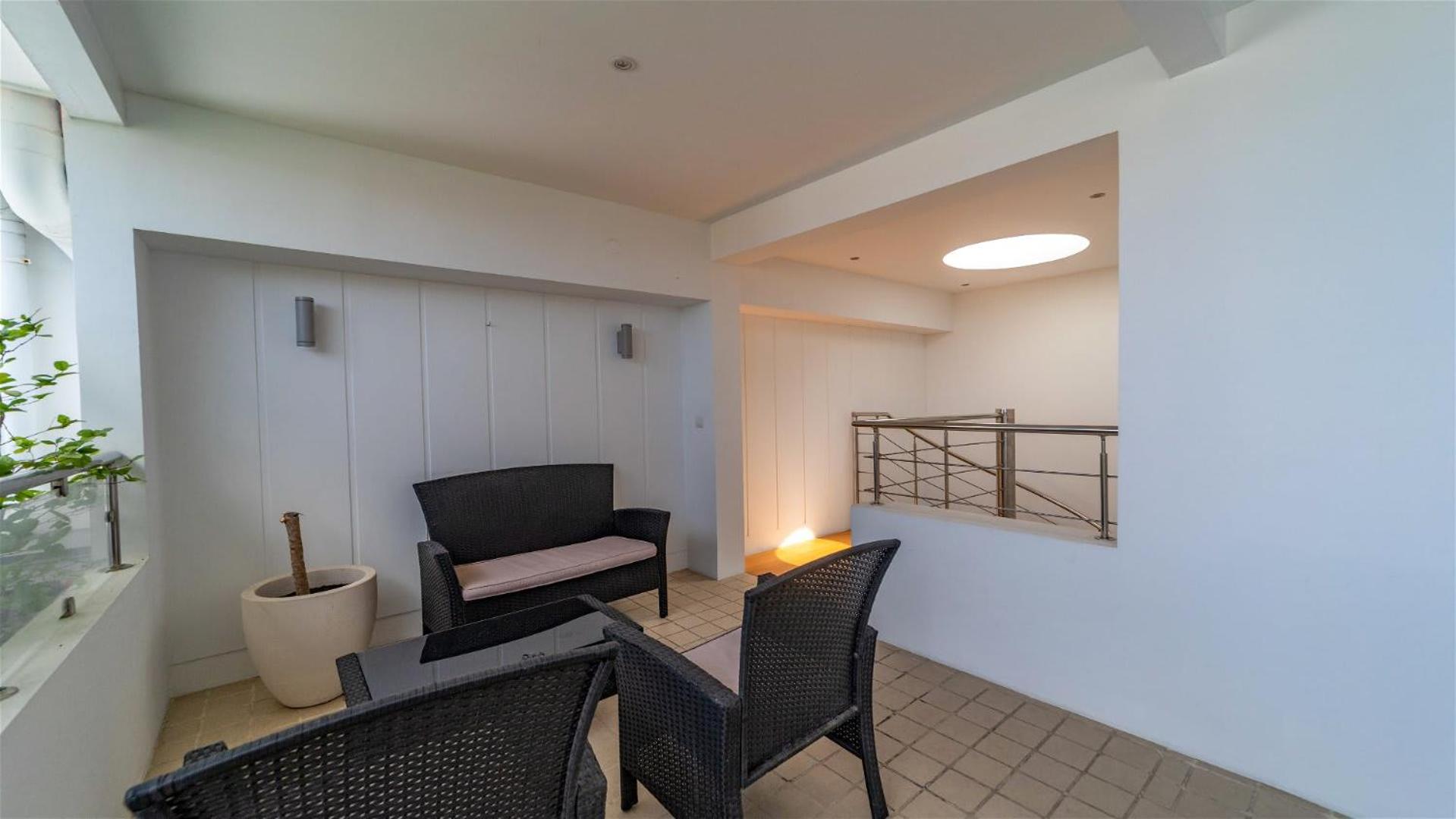 Refined Villa Few Minutes From the Beach