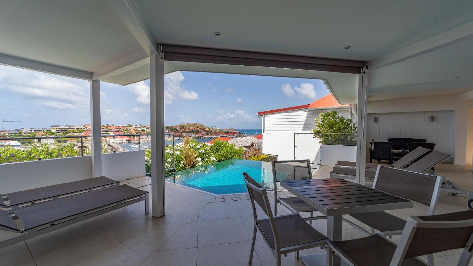 Refined Villa Few Minutes From the Beach