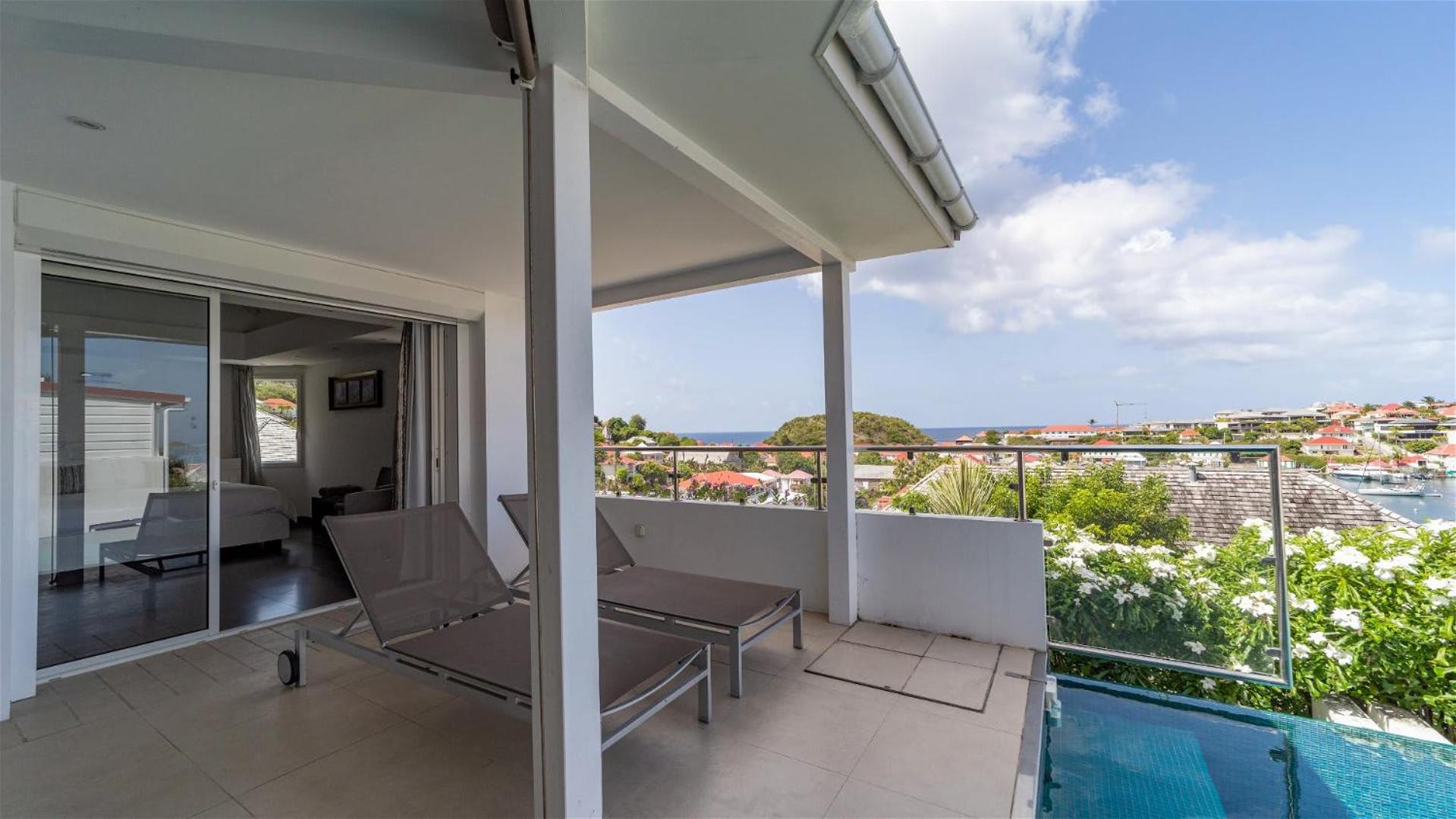 Refined Villa Few Minutes From the Beach