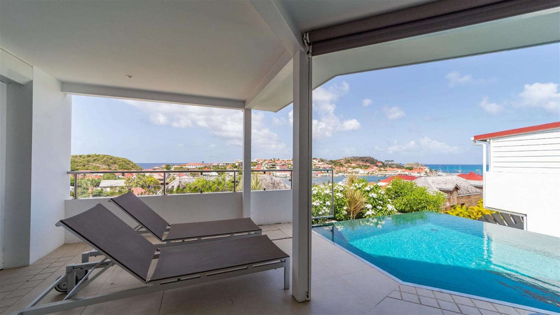 Refined Villa Few Minutes From the Beach