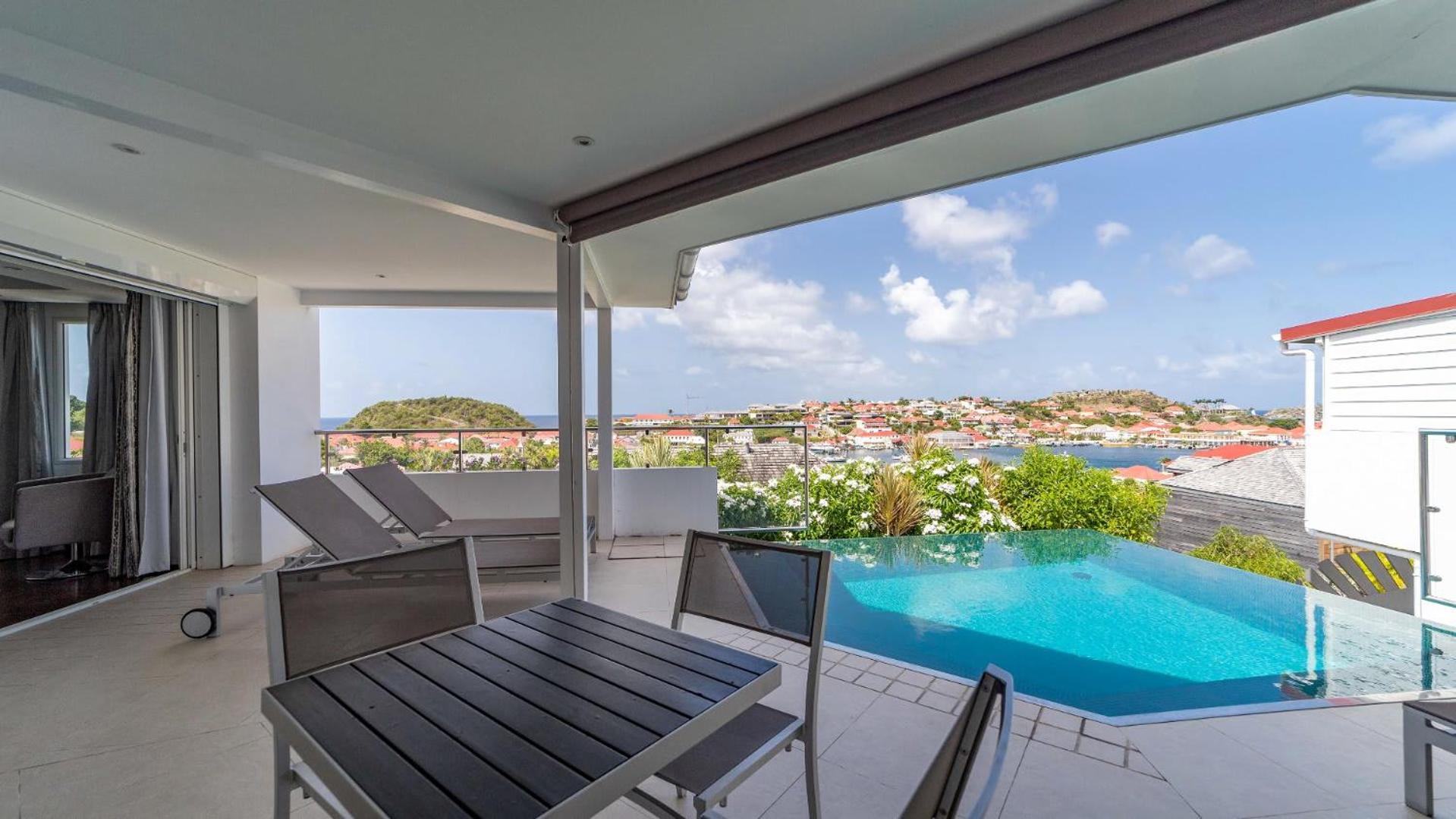Refined Villa Few Minutes From the Beach