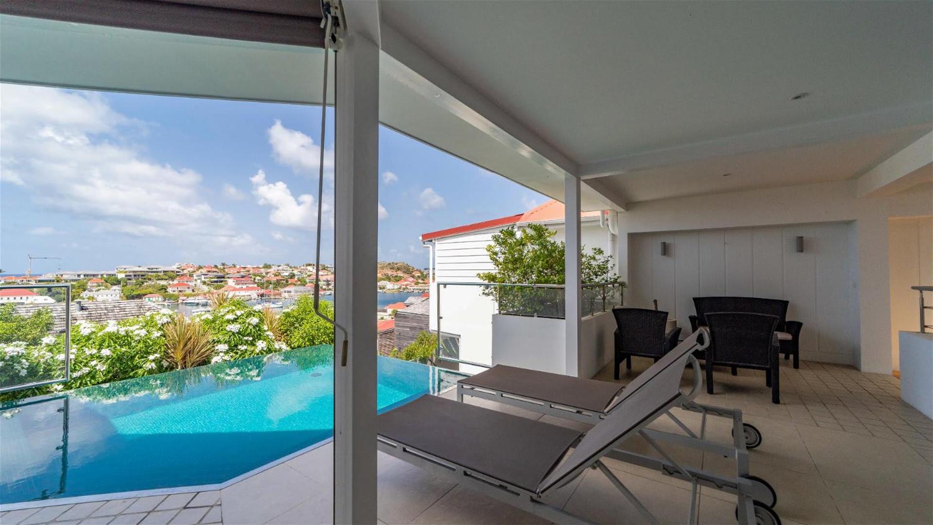 Refined Villa Few Minutes From the Beach