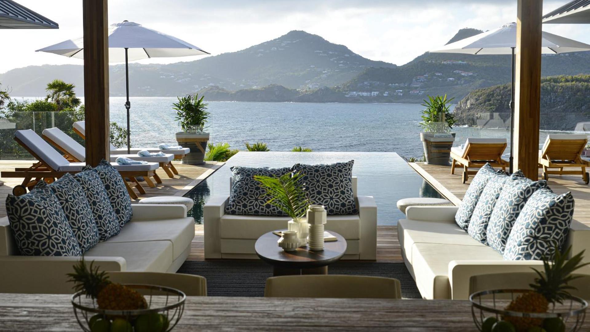 Magnificent Villa Infront of the Bay and Hills