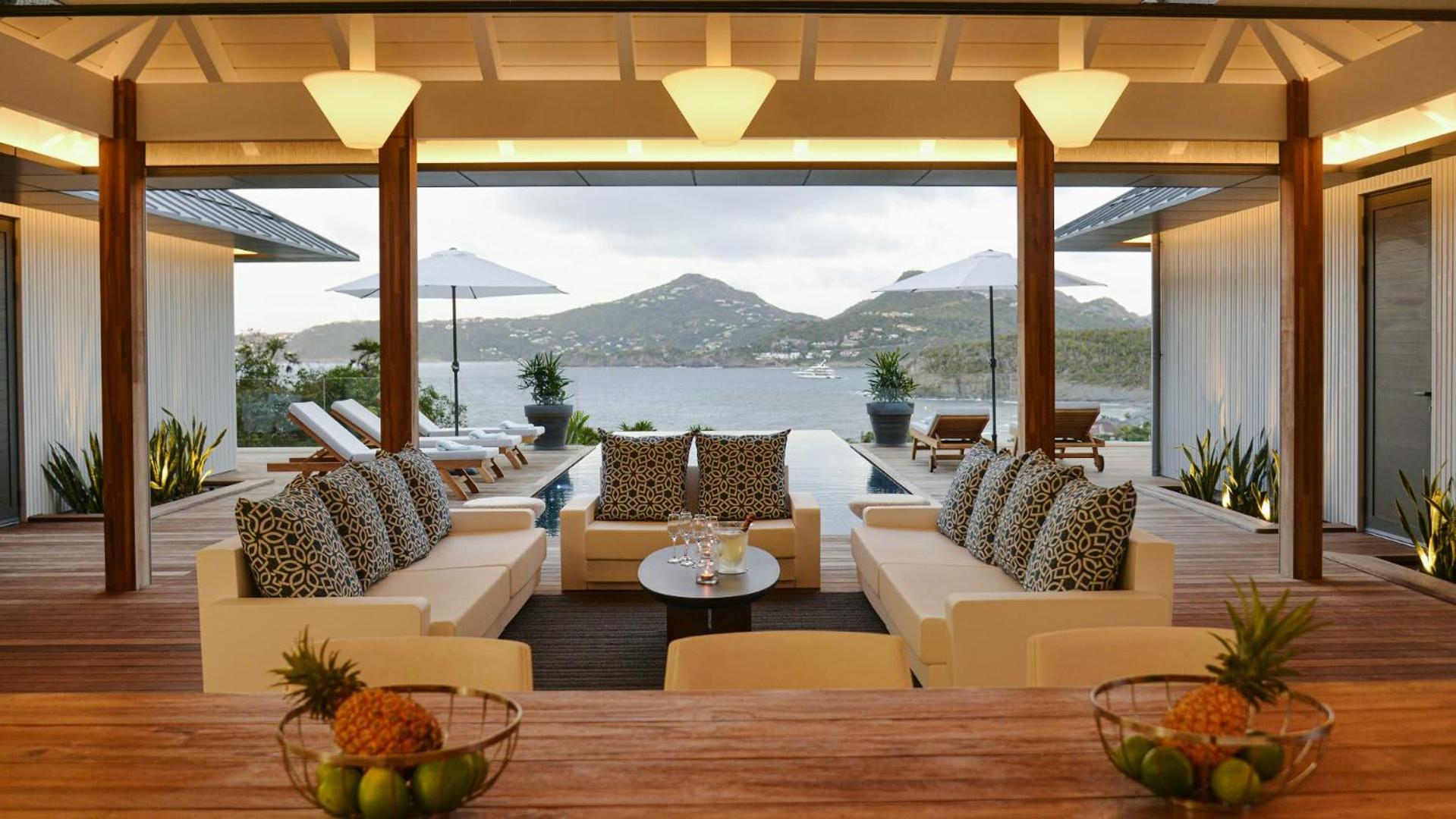 Magnificent Villa Infront of the Bay and Hills