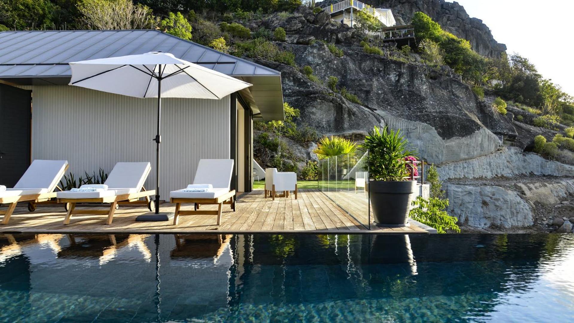 Magnificent Villa Infront of the Bay and Hills