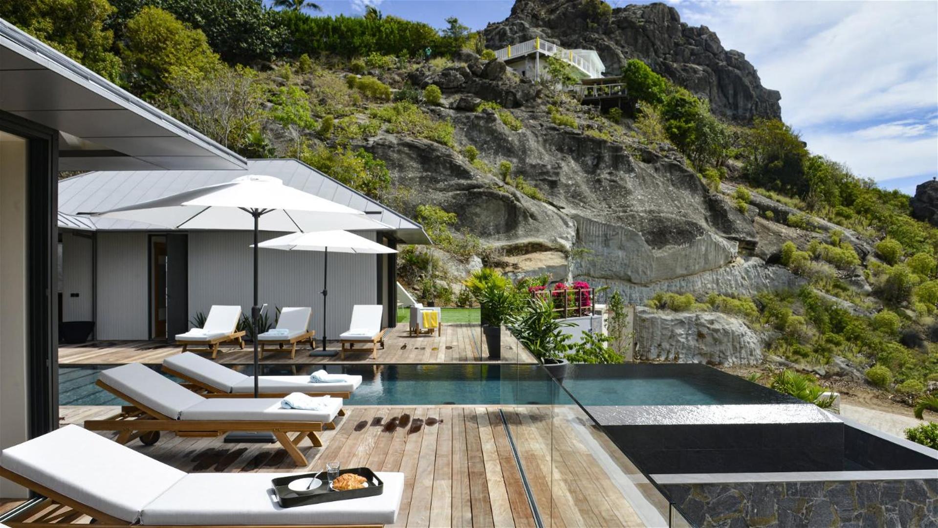 Magnificent Villa Infront of the Bay and Hills